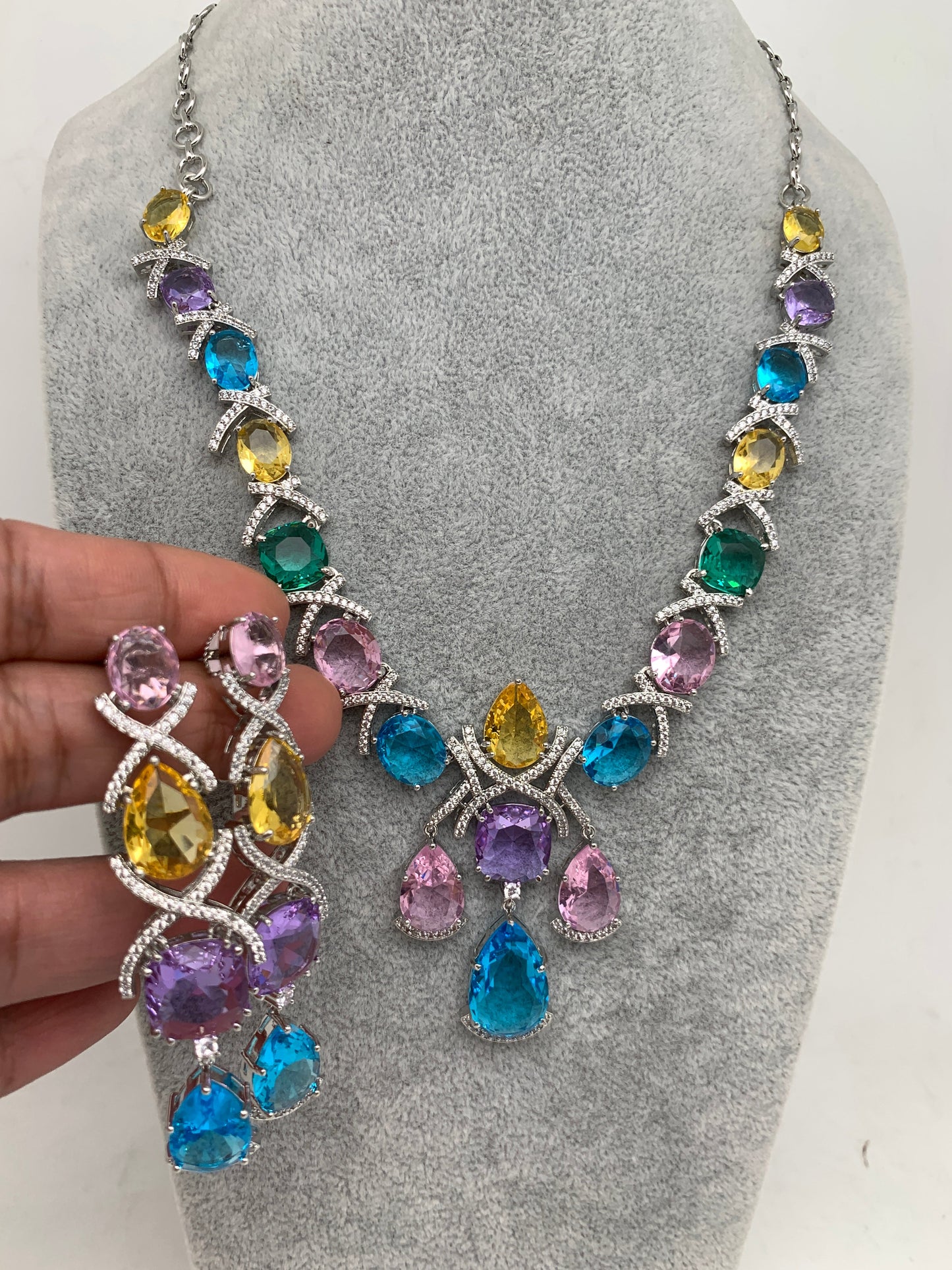 Doublet Multi Color Light Stone Short Necklace