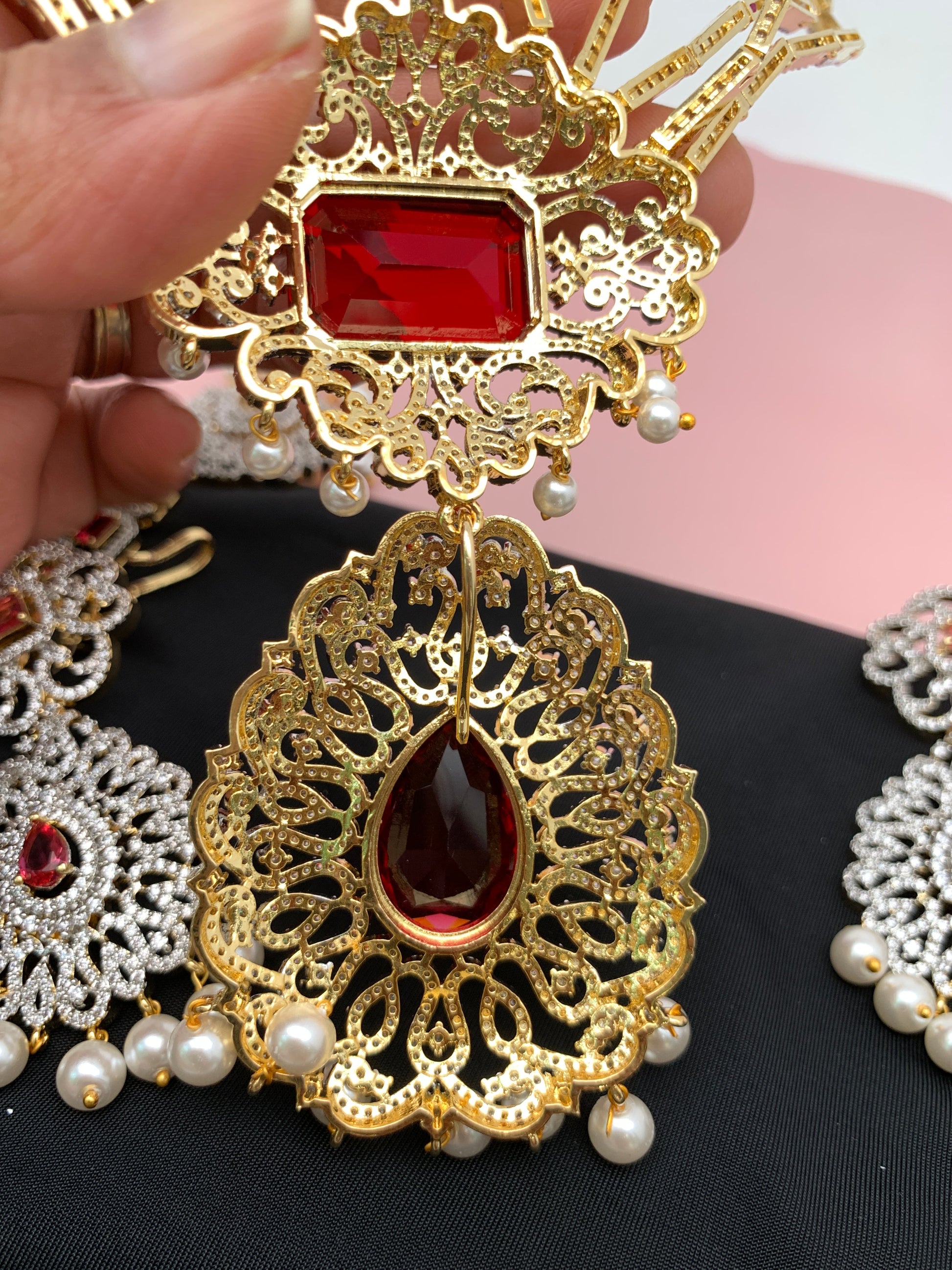 Doublet Stone Multi Layer Detachable Pendent Short Necklace - Red
