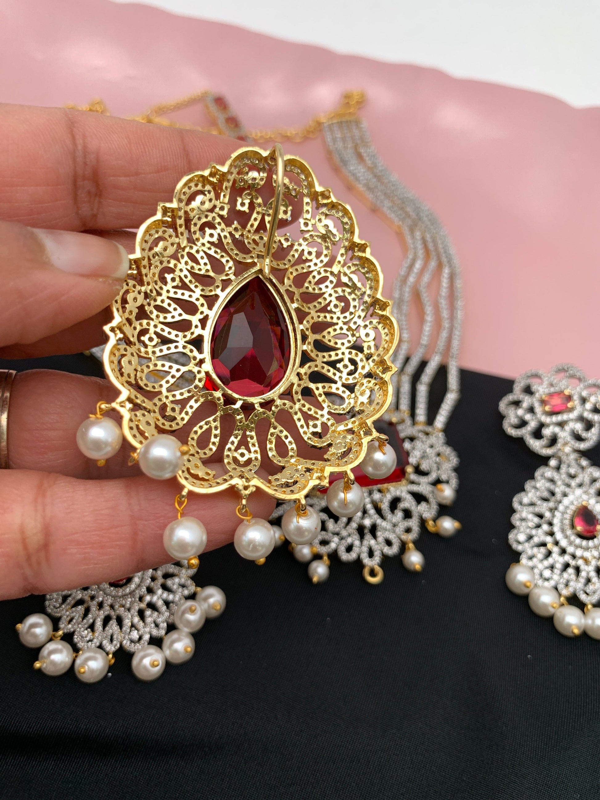 Doublet Stone Multi Layer Detachable Pendent Short Necklace - Red