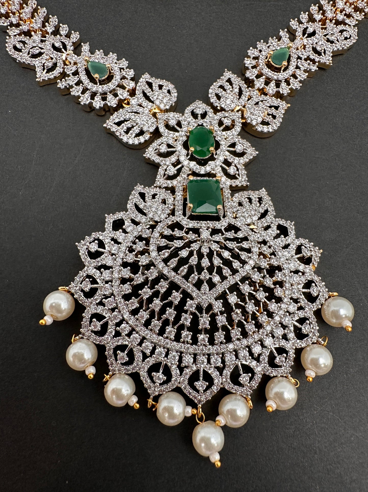 AD Diamond Finish Color Stone Short Necklace - Green