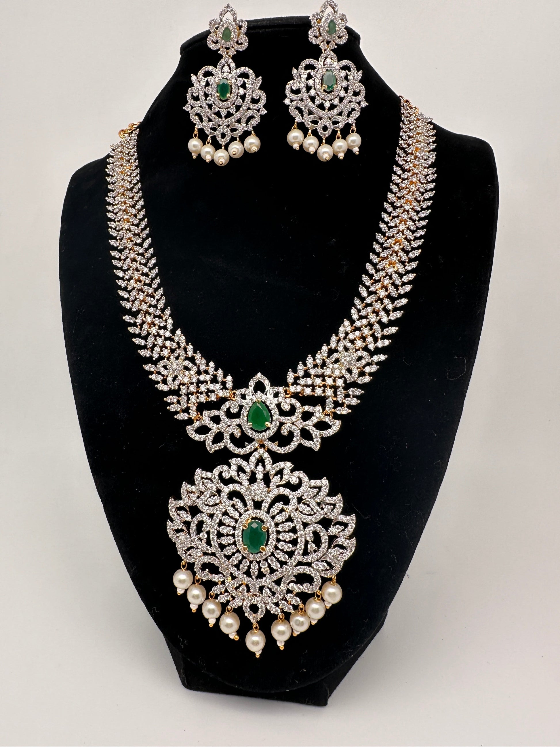AD Diamond Finish Color Stone Floral Design Short Necklace - Green