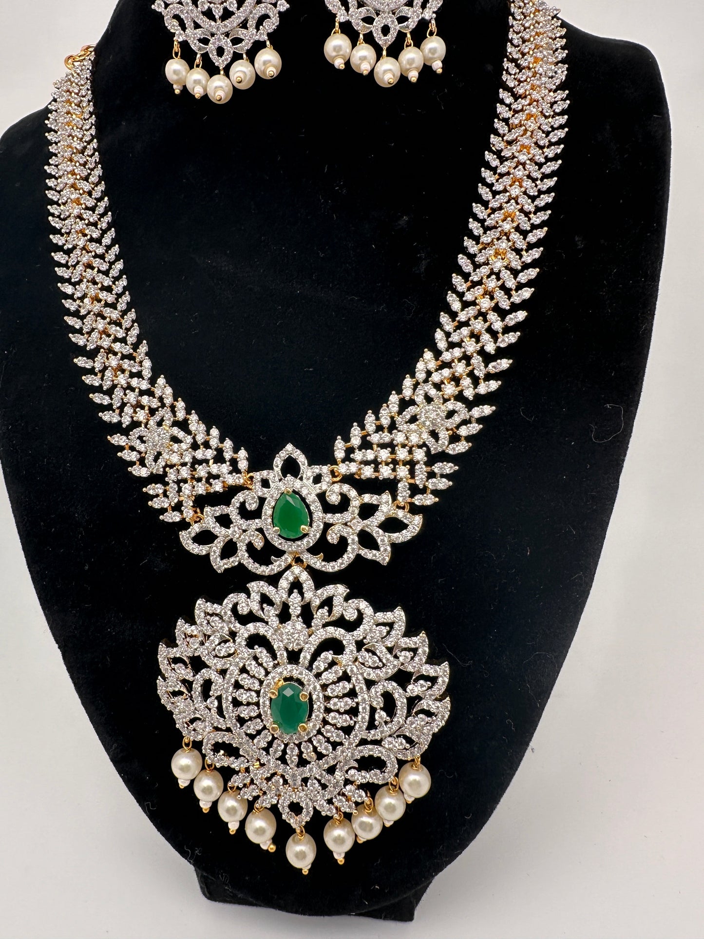 AD Diamond Finish Color Stone Floral Design Short Necklace - Green