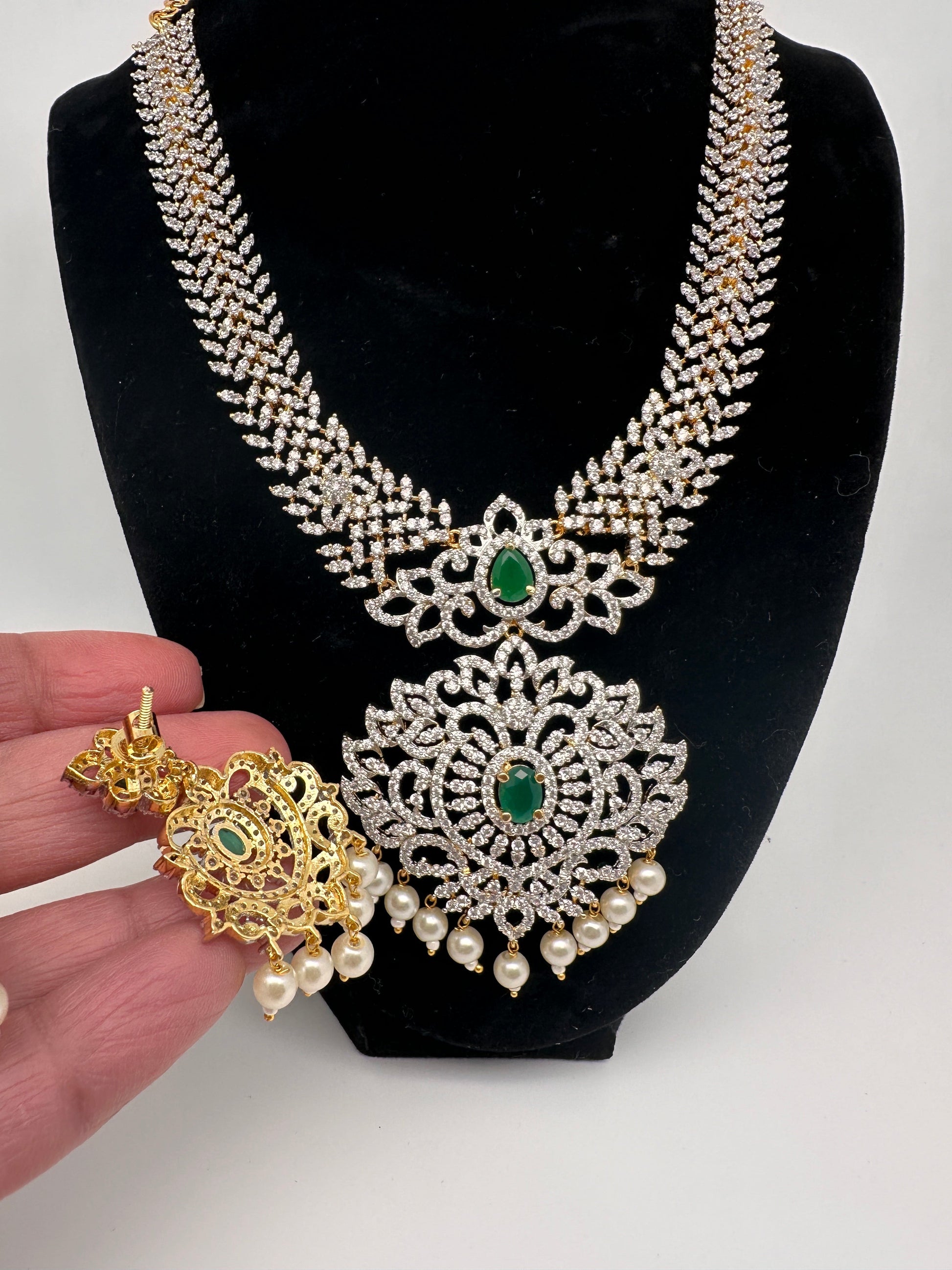 AD Diamond Finish Color Stone Floral Design Short Necklace - Green
