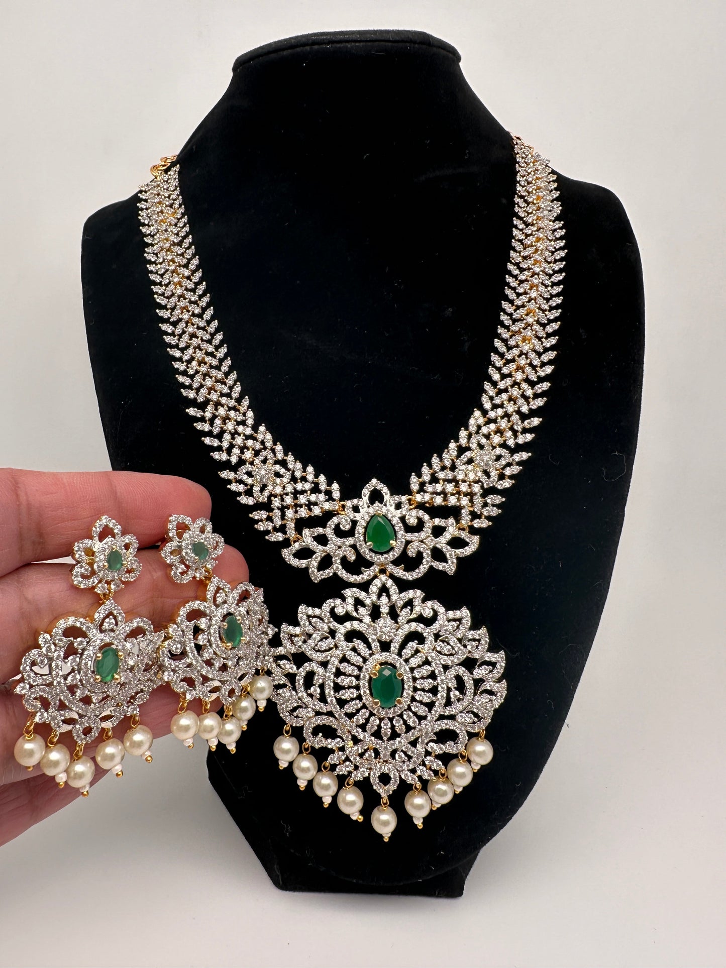 AD Diamond Finish Color Stone Floral Design Short Necklace - Green