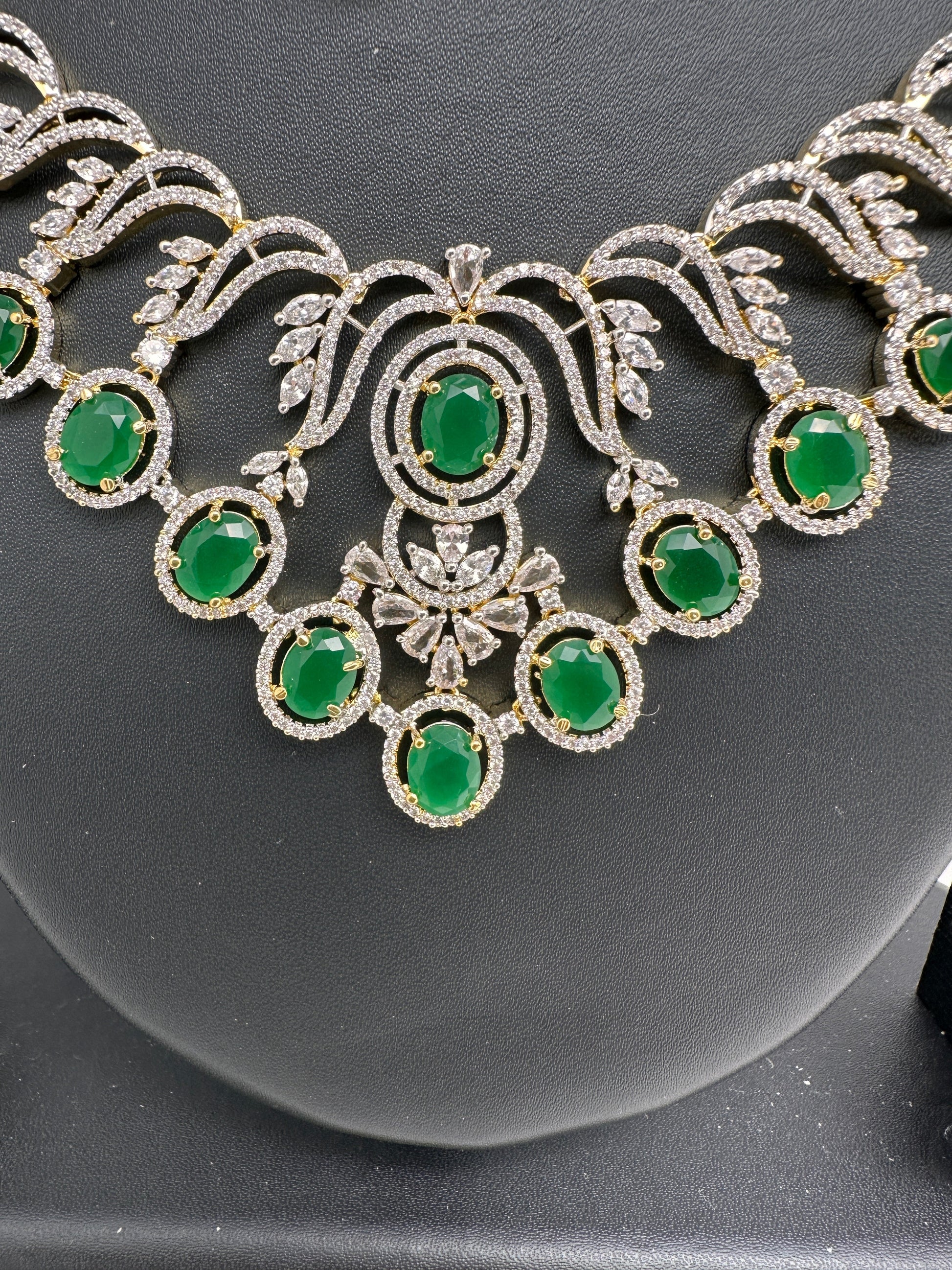AD Color Stone Neckline Short Necklace - Green