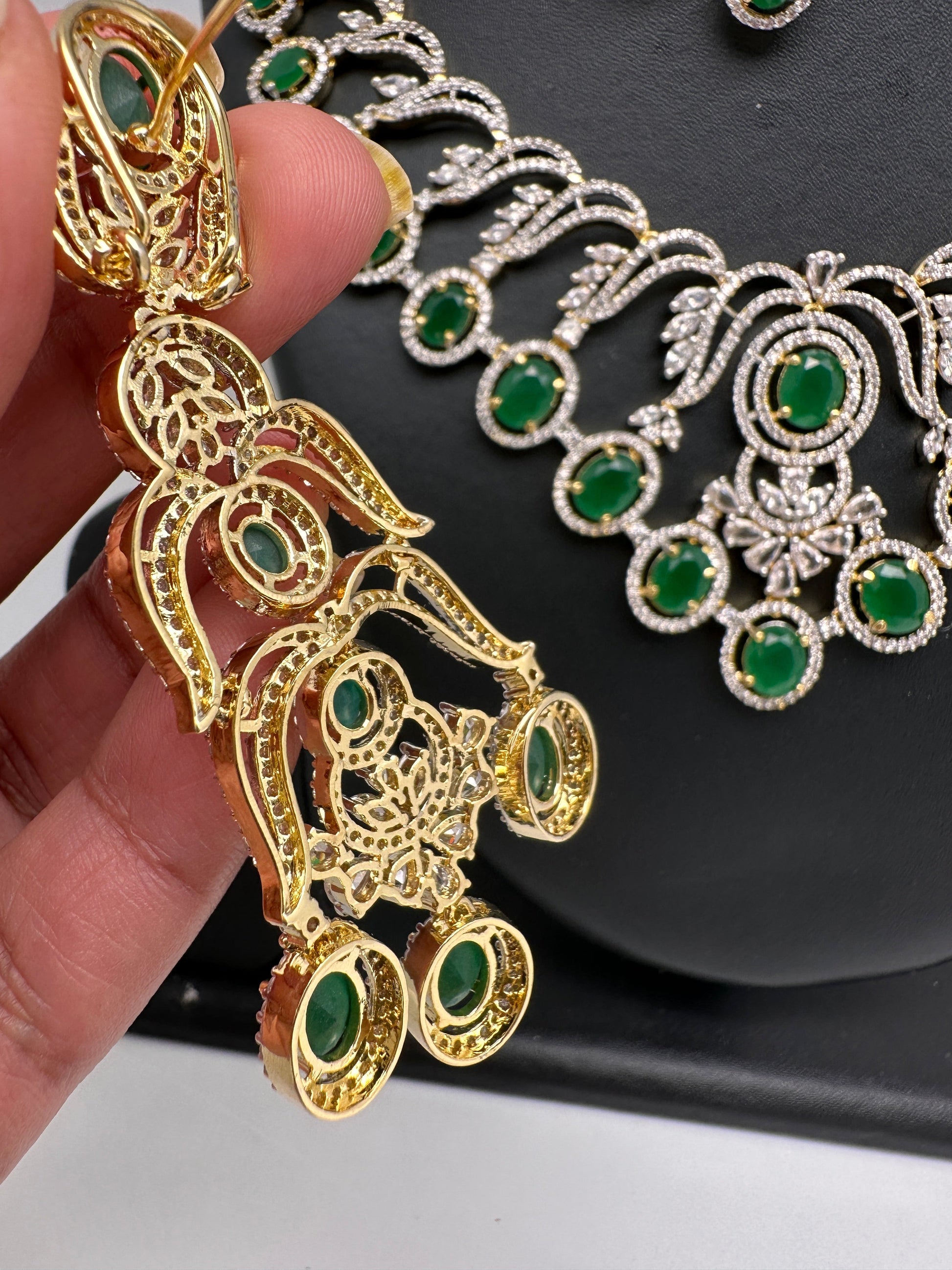 AD Color Stone Neckline Short Necklace - Green