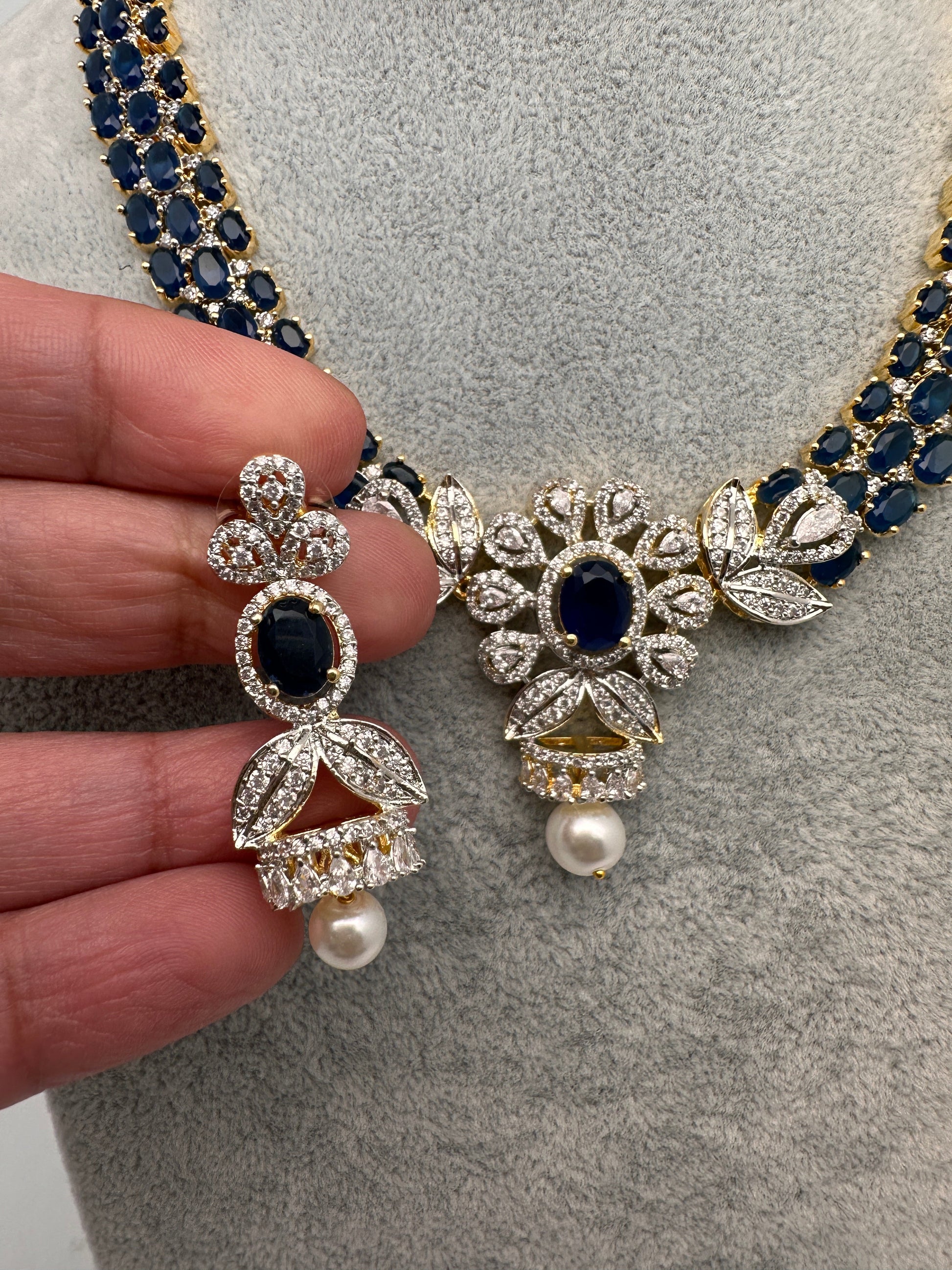AD Color Stone Floral Design Neckline Short Necklace - Blue