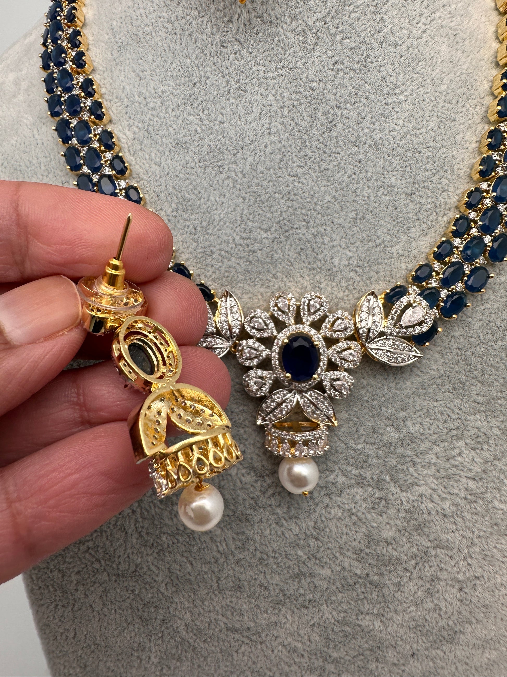 AD Color Stone Floral Design Neckline Short Necklace - Blue