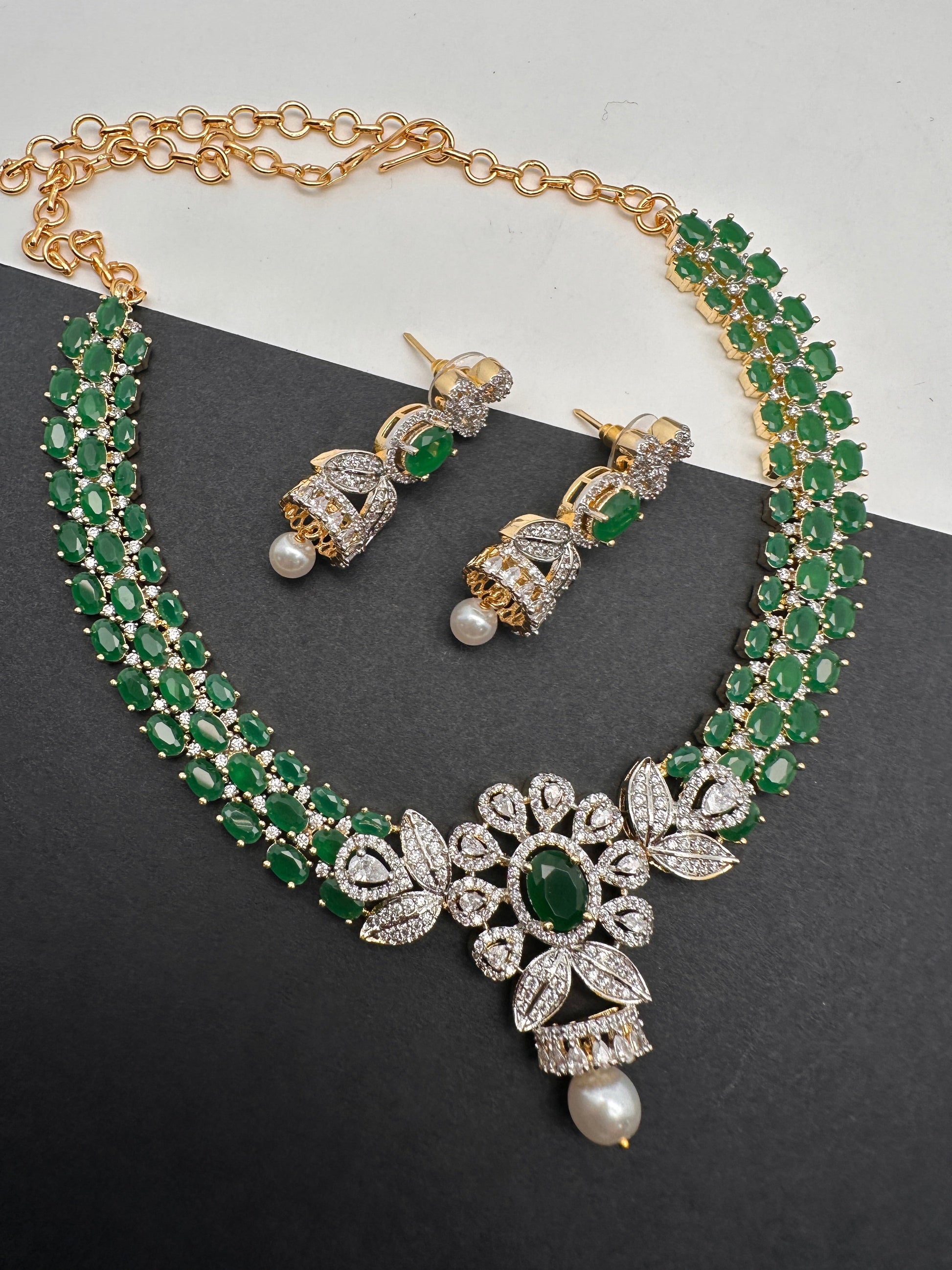 AD Color Stone Floral Design Neckline Short Necklace - Green