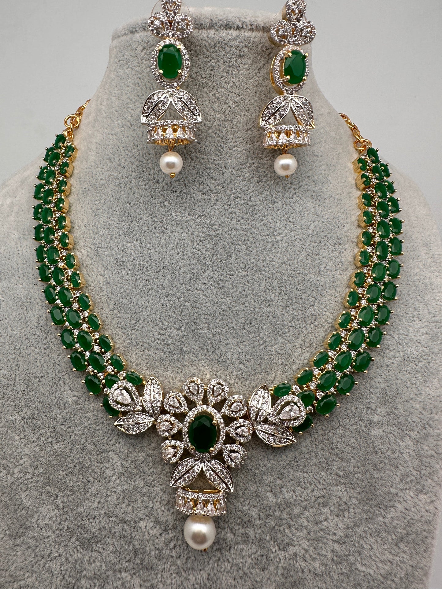 AD Color Stone Floral Design Neckline Short Necklace - Green