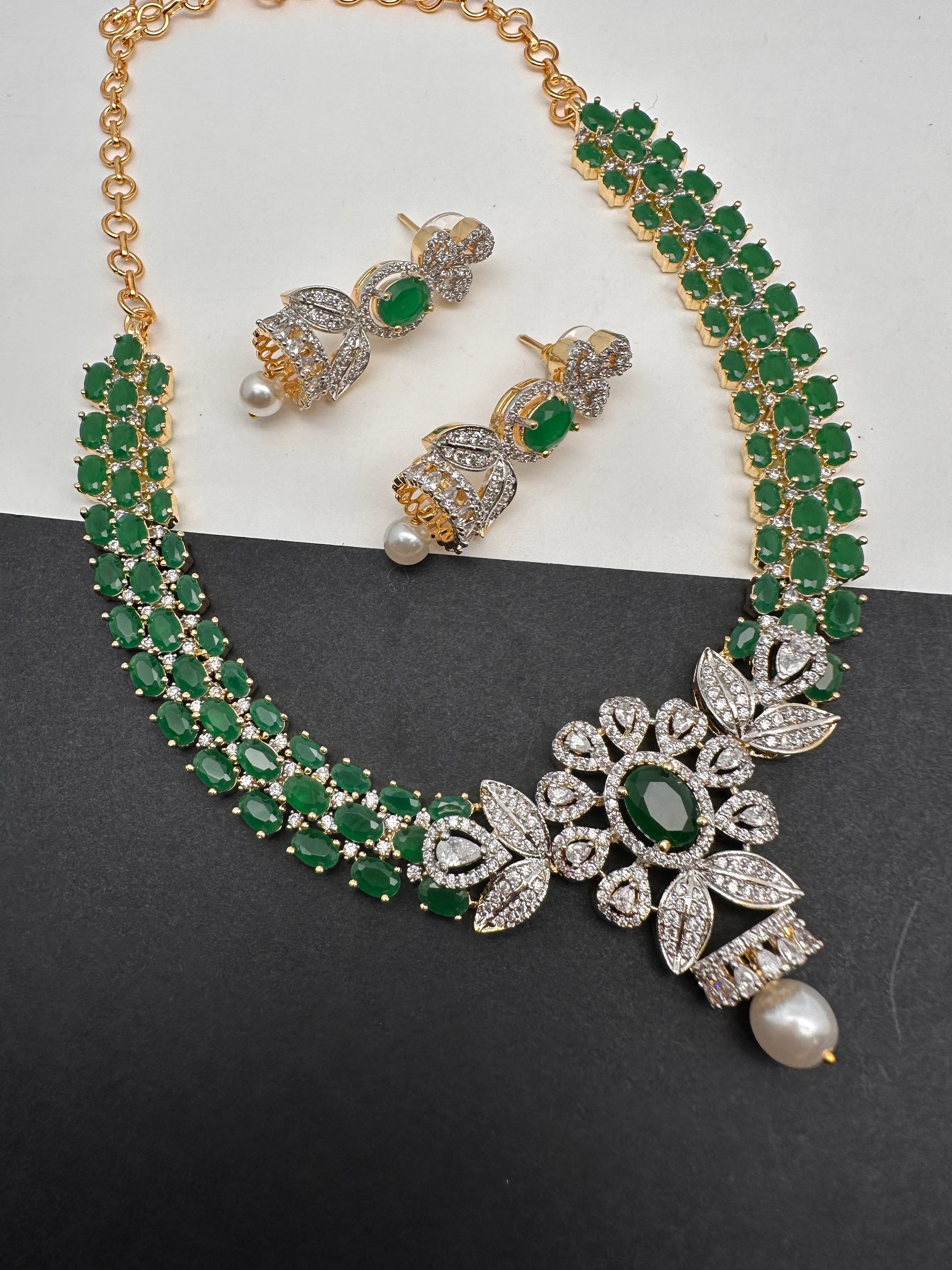AD Color Stone Floral Design Neckline Short Necklace - Green