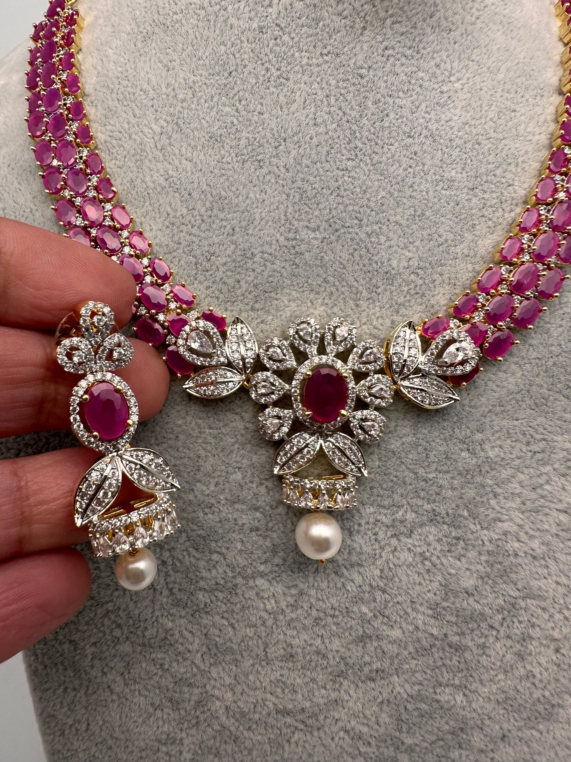 AD Color Stone Floral Design Neckline Short Necklace - Red