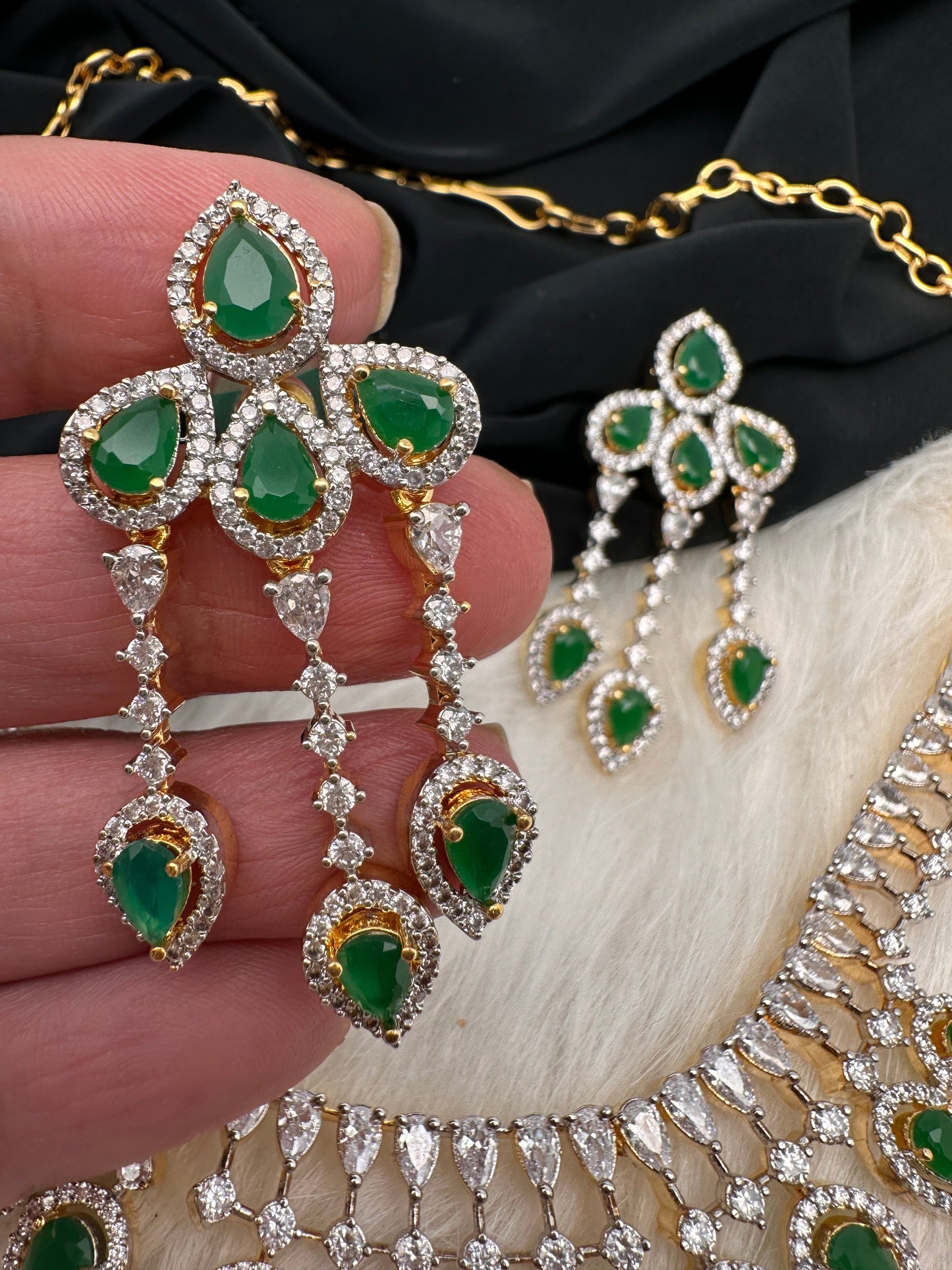 AD Color Stone Neckline Short Necklace - Green