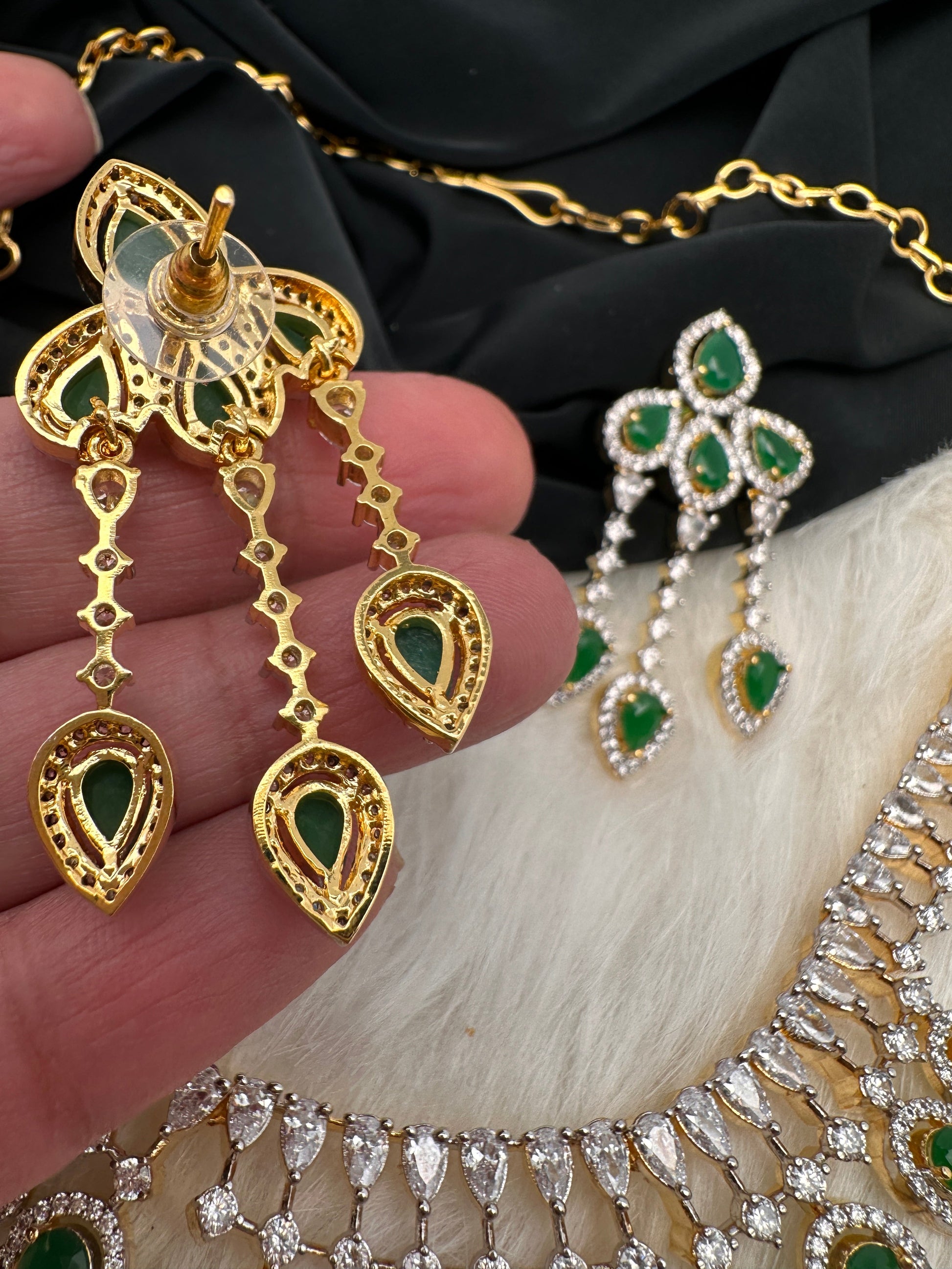 AD Color Stone Neckline Short Necklace - Green