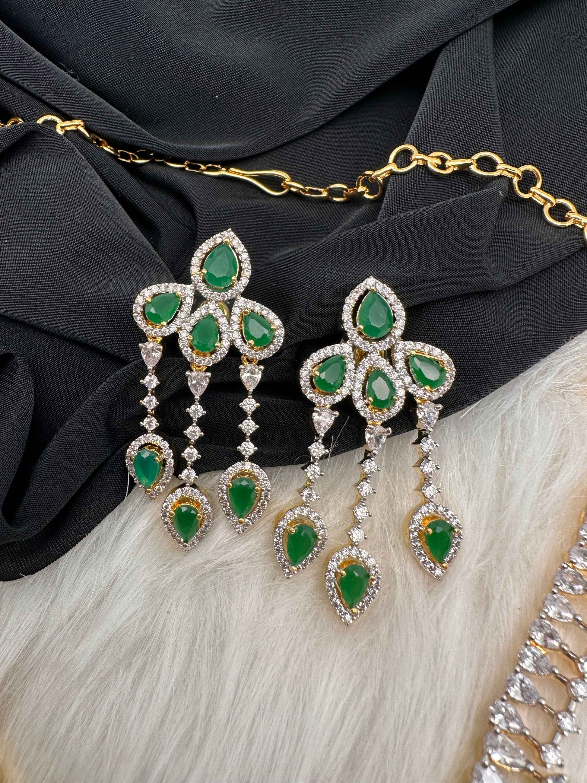 AD Color Stone Neckline Short Necklace - Green