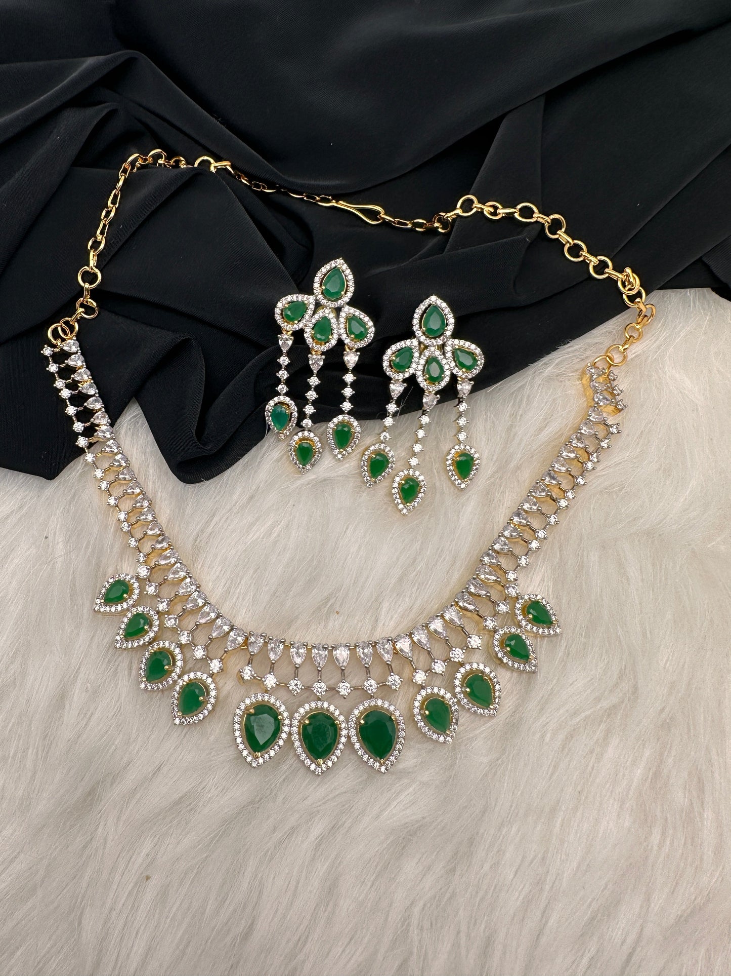 AD Color Stone Neckline Short Necklace - Green