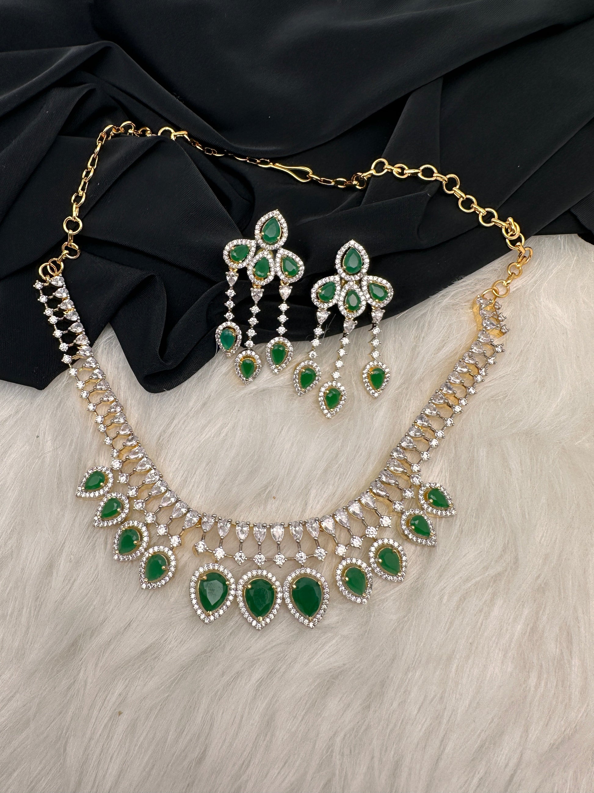 AD Color Stone Neckline Short Necklace - Green
