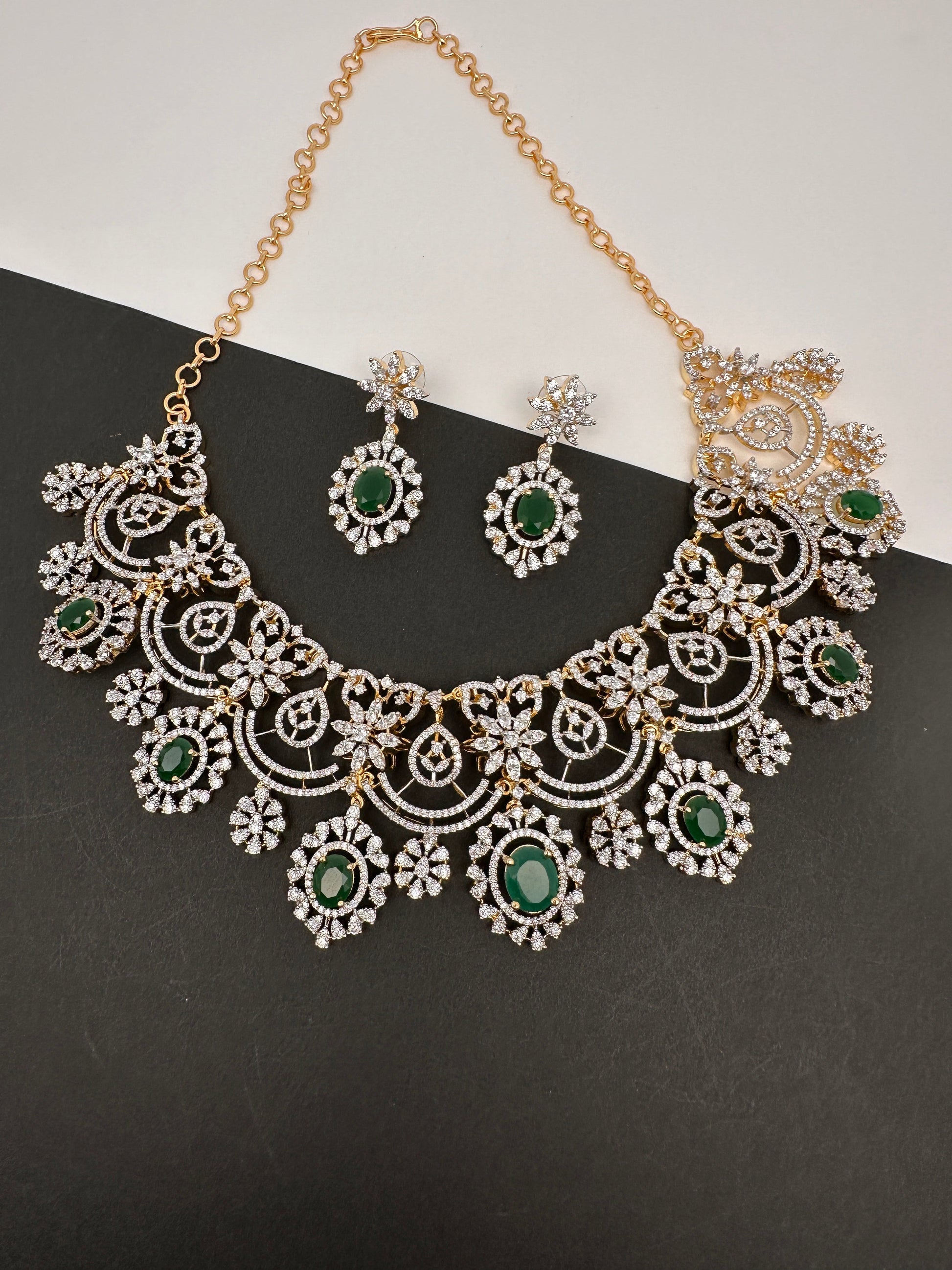 AD Color Stone Neckline Short Necklace - Green