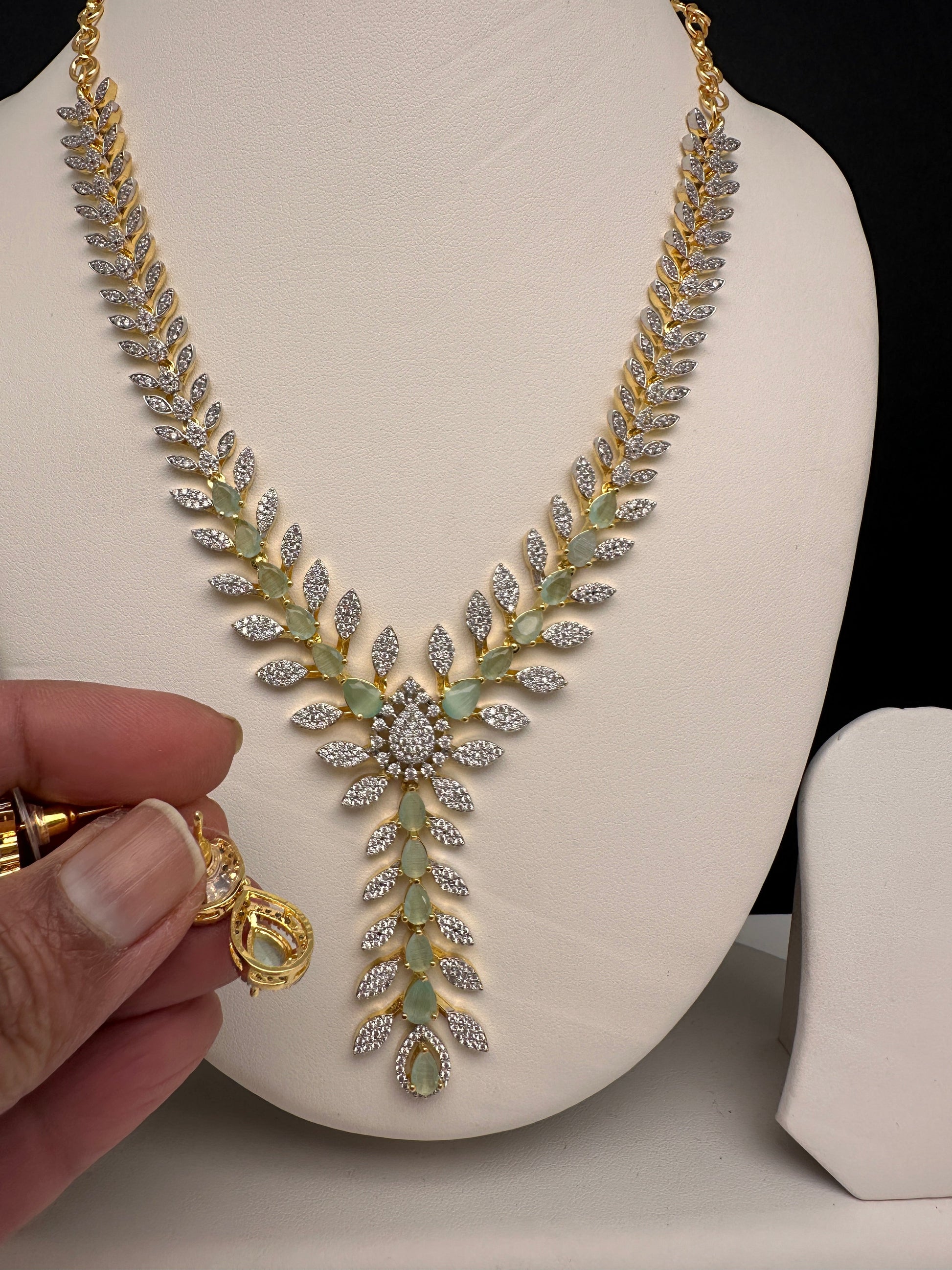 AD Color Stone Dainty Short Necklace - LightGreen