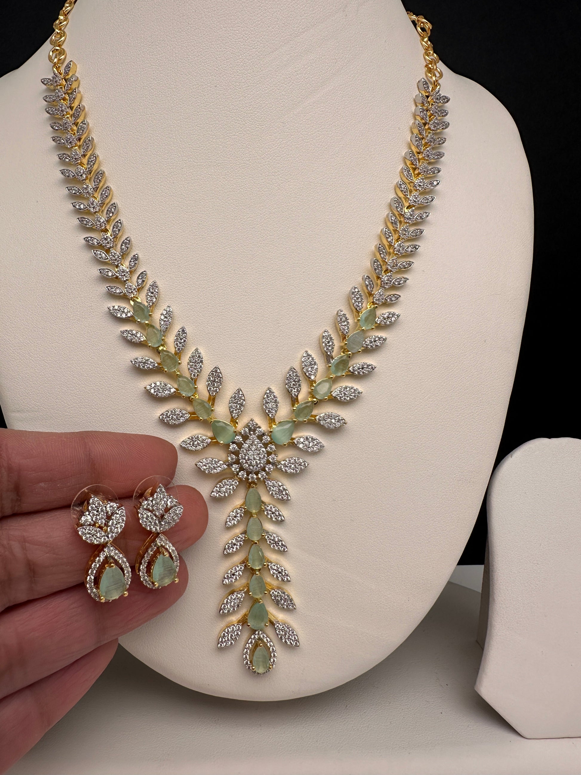 AD Color Stone Dainty Short Necklace - LightGreen