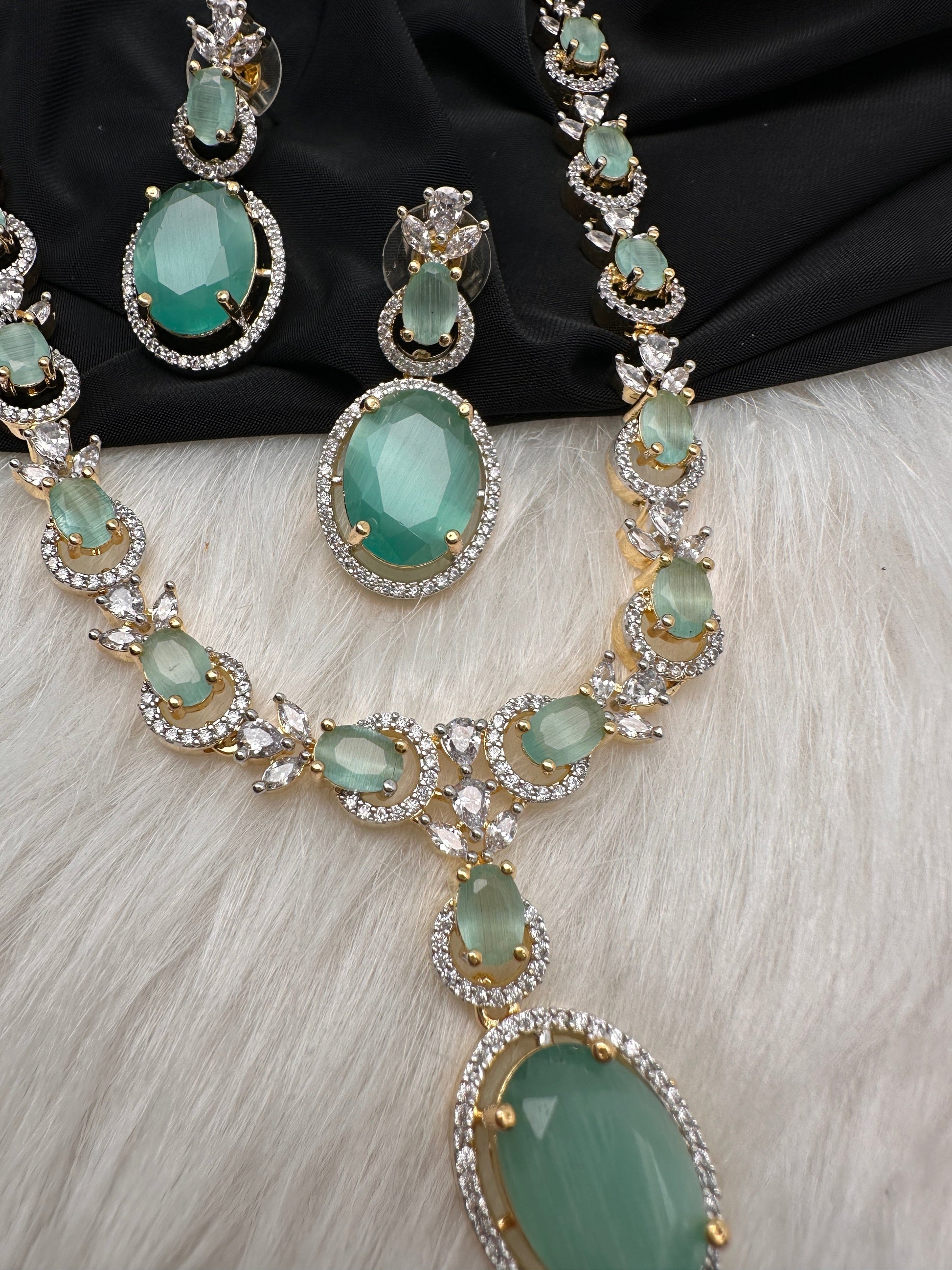 AD Color Stone Dainty Short Necklace - LightGreen