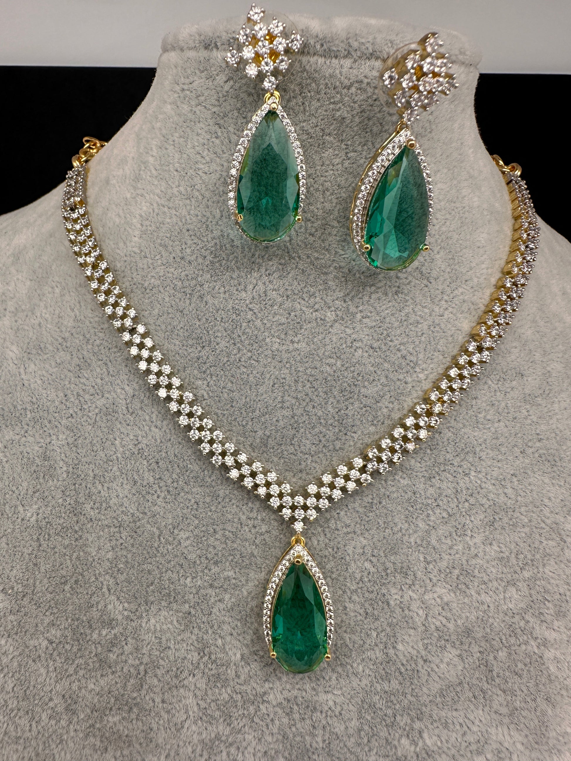 AD Color Stone Dainty Short Necklace - LightGreen