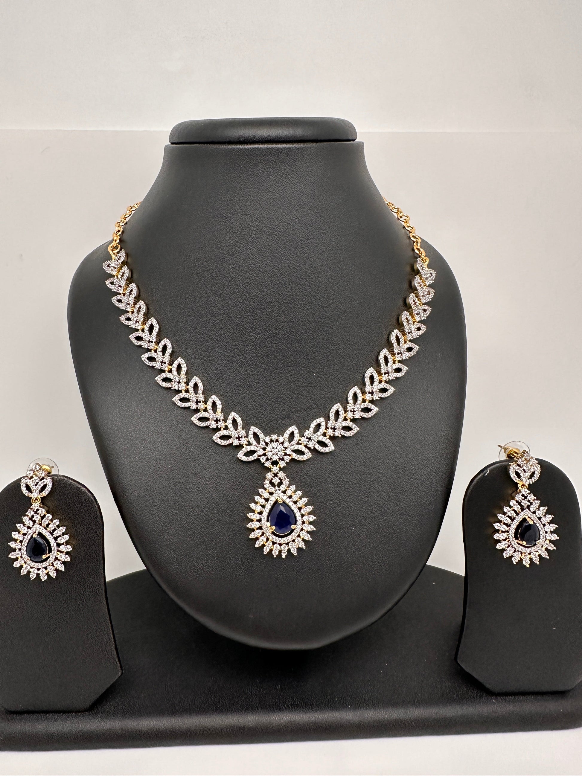 Diamond FInish Color Stone Dainty Short Necklace - Blue