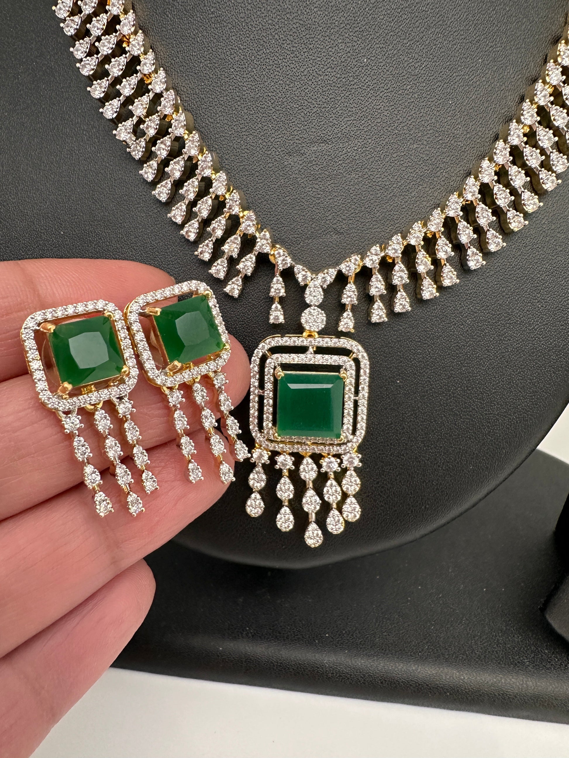 Diamond FInish Color Stone Dainty Short Necklace - Green