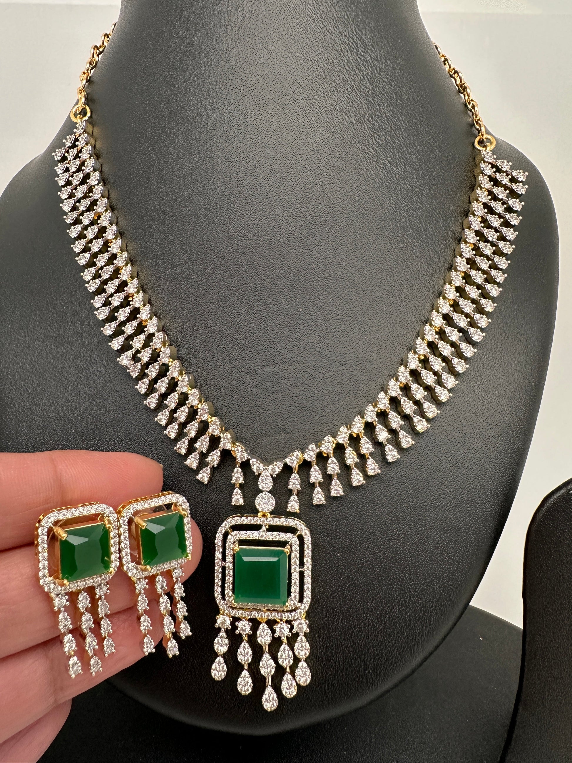 Diamond FInish Color Stone Dainty Short Necklace - Green