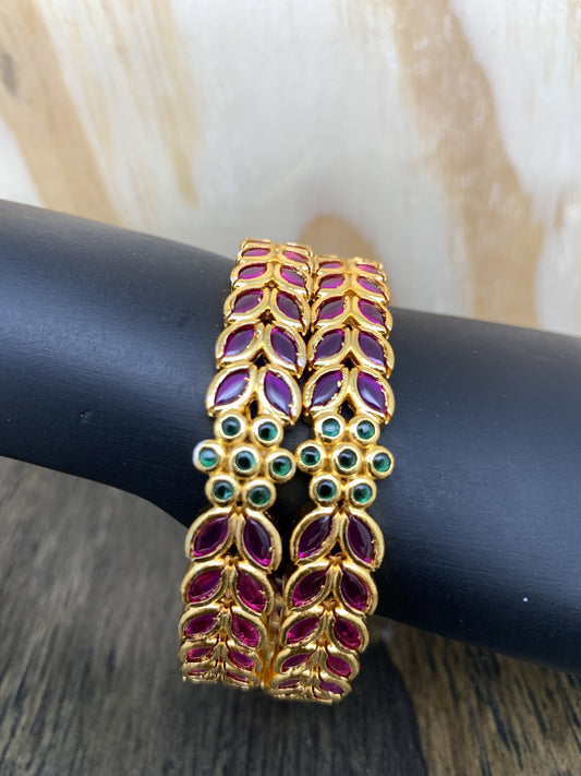Red Kemp with Double Line Leaf Pattern Bangle