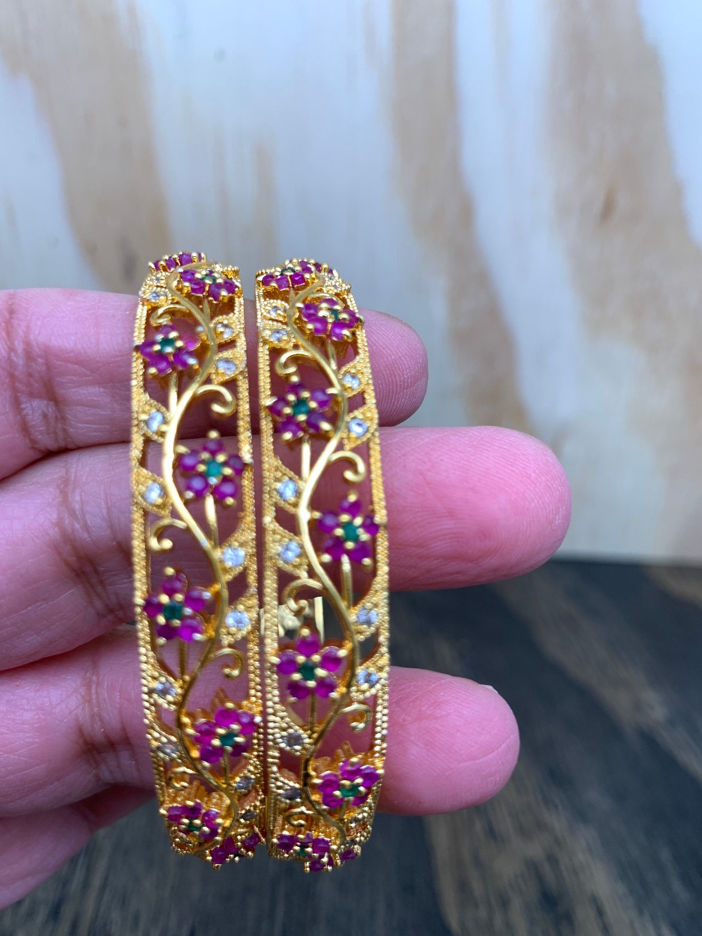 Red Stone Floral Pattern Bangle