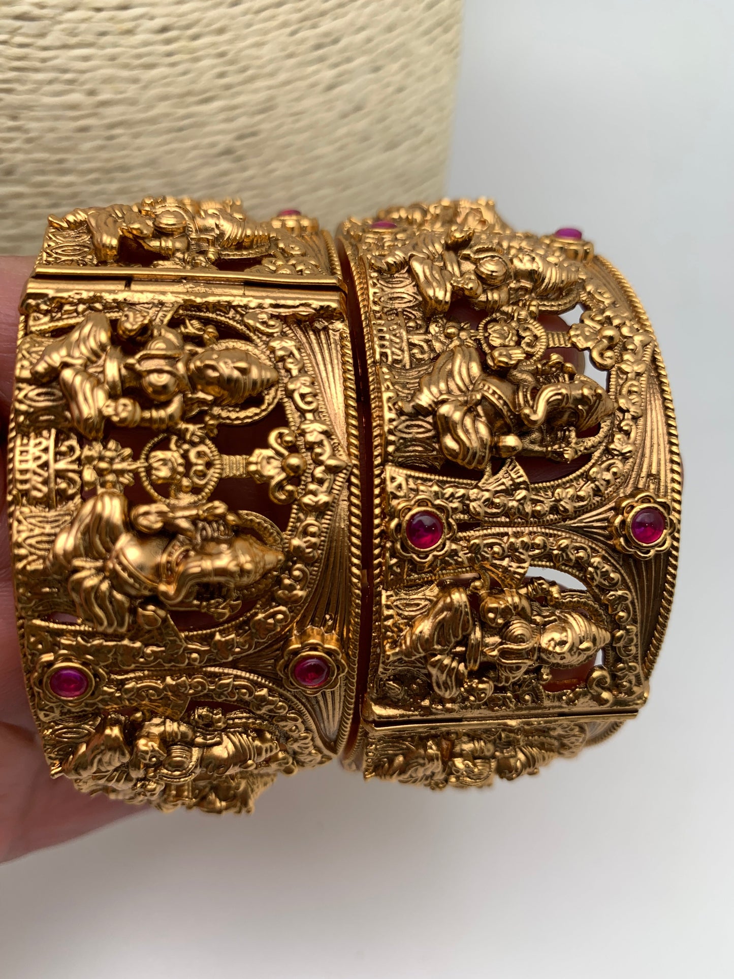 Goddess Lakshmi Ganesha Nakshi Openable Broad Bangle