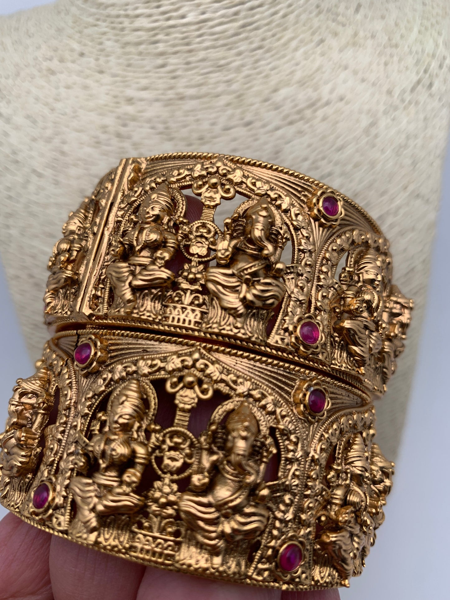 Goddess Lakshmi Ganesha Nakshi Openable Broad Bangle