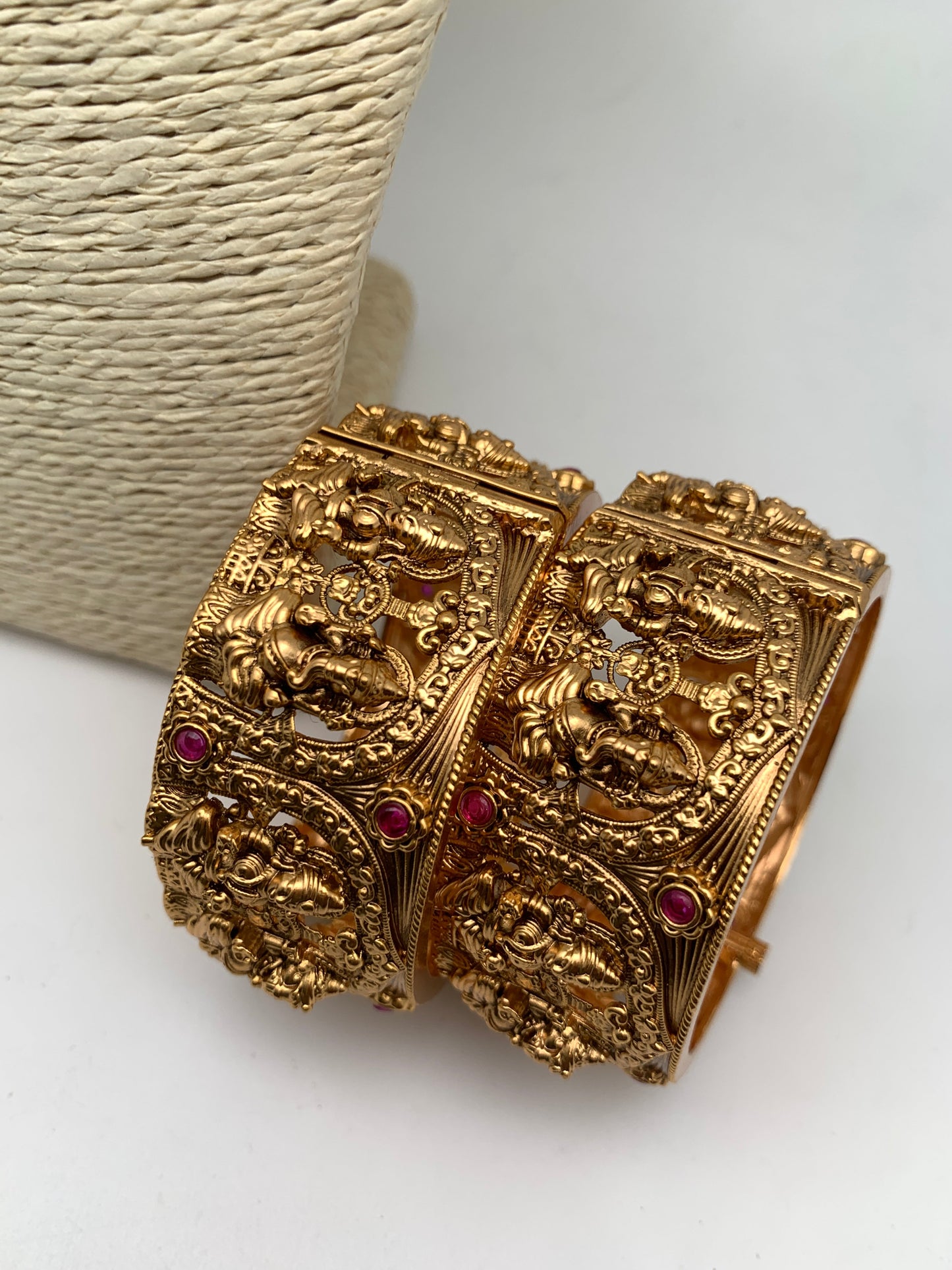 Goddess Lakshmi Ganesha Nakshi Openable Broad Bangle