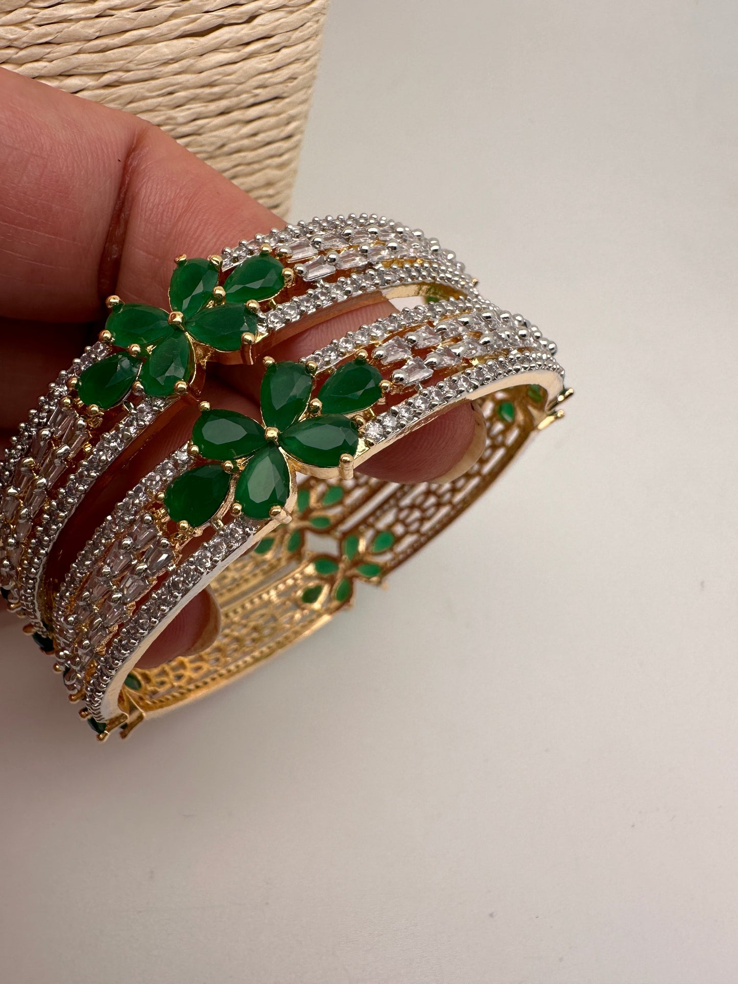 AD Emerald Green Stone Diamond Finish Floral Pattern Bangles