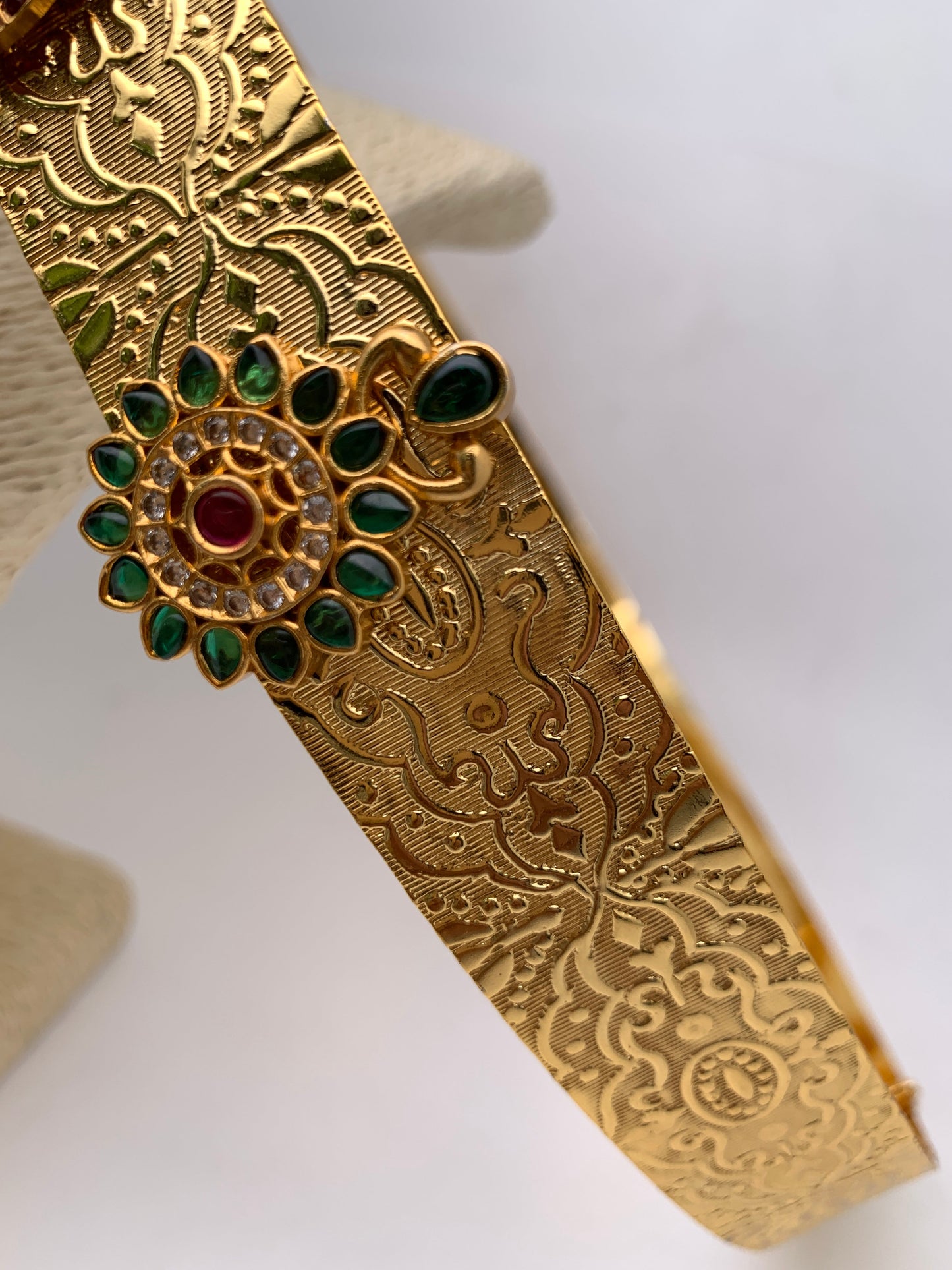 Red Green Kemp CZ Self Design Hip Belt Vaddanam