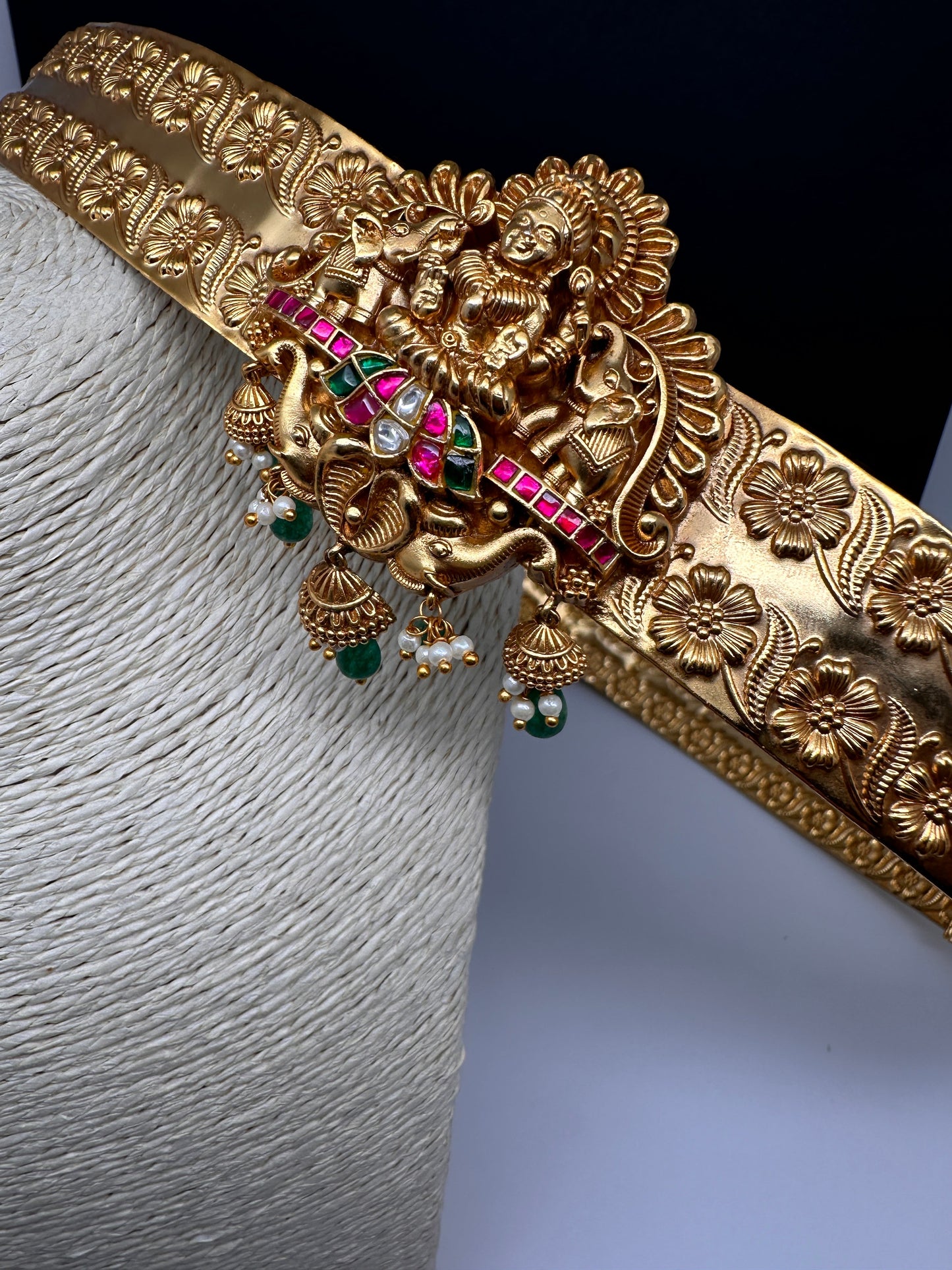 Goddess Lakshmi Motif Jadau Kundan Hip Belt Vaddanam