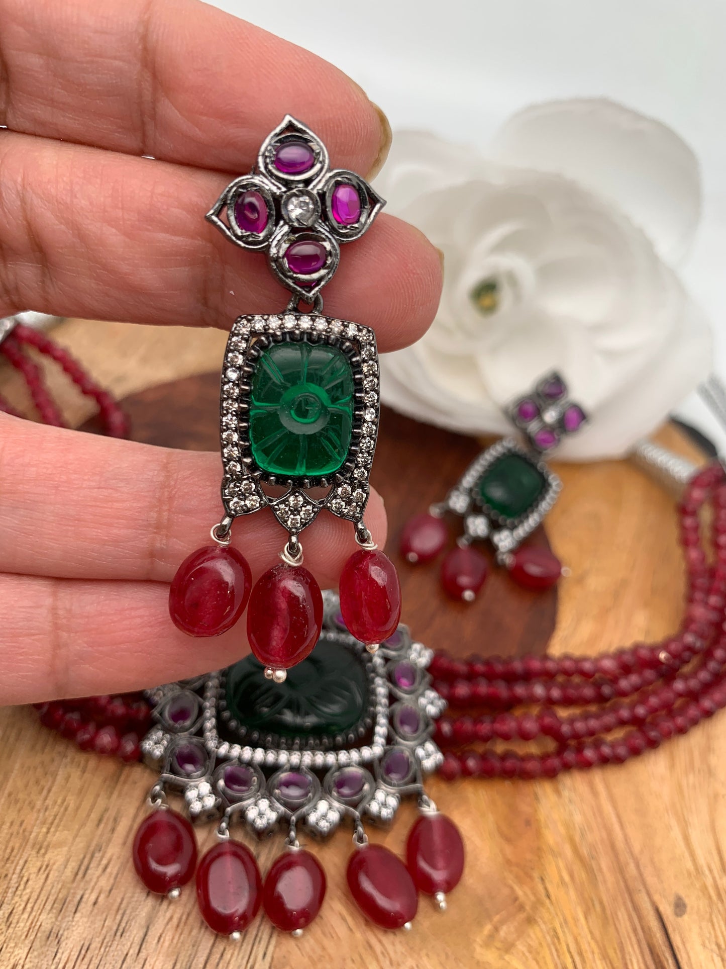 Green Stone AD Victorian Polish Pendent Red Onyx Beads Choker