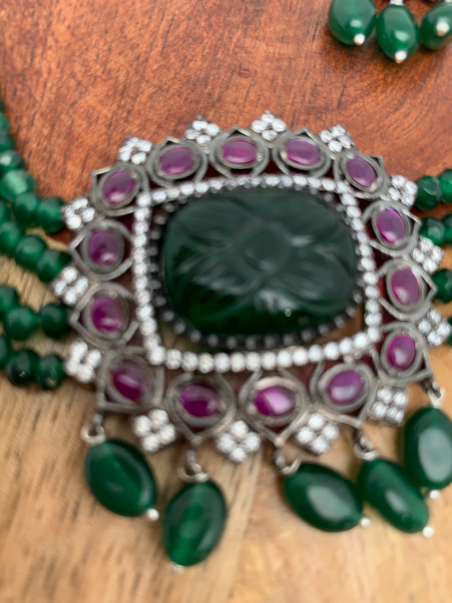 Multi Stone AD Victorian Polish Pendent Green Onyx Beads Choker