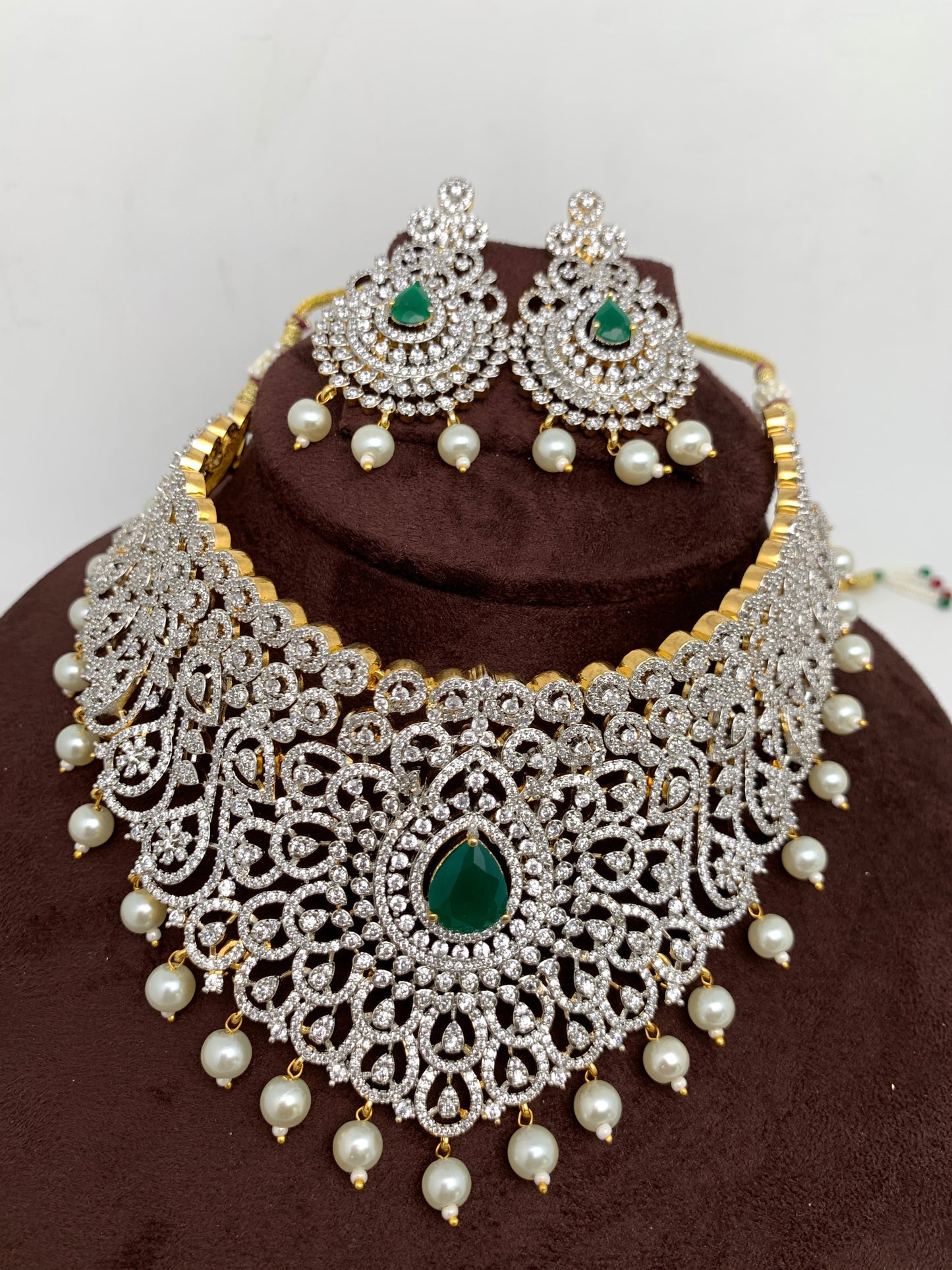 Emerald AD Choker with Screw Back Earrings