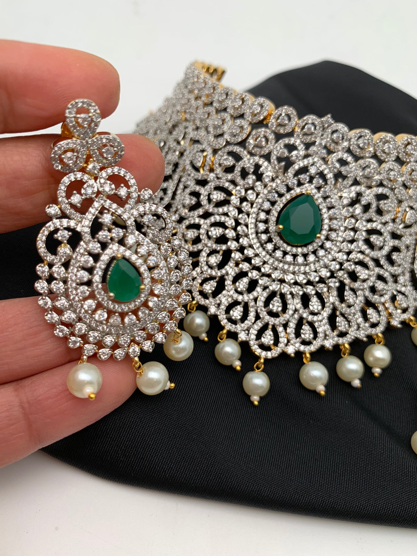 Emerald AD Choker with Screw Back Earrings