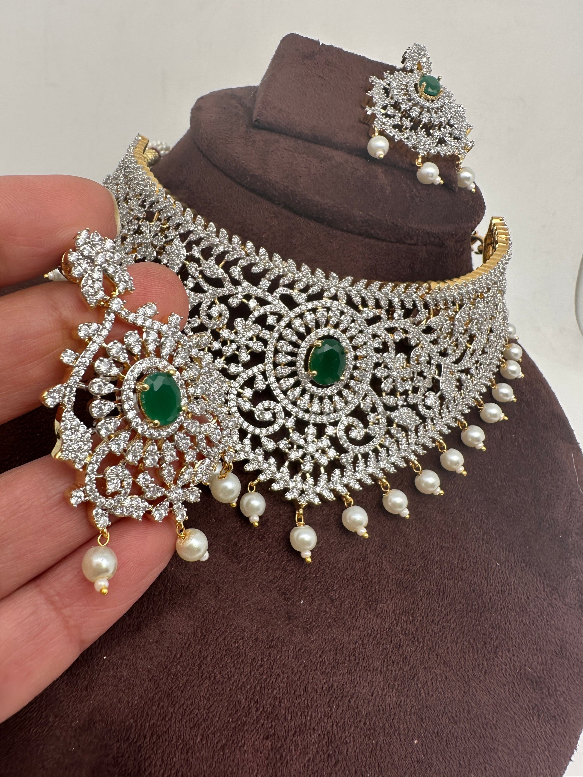 AD Diamond Finish Choker - Green