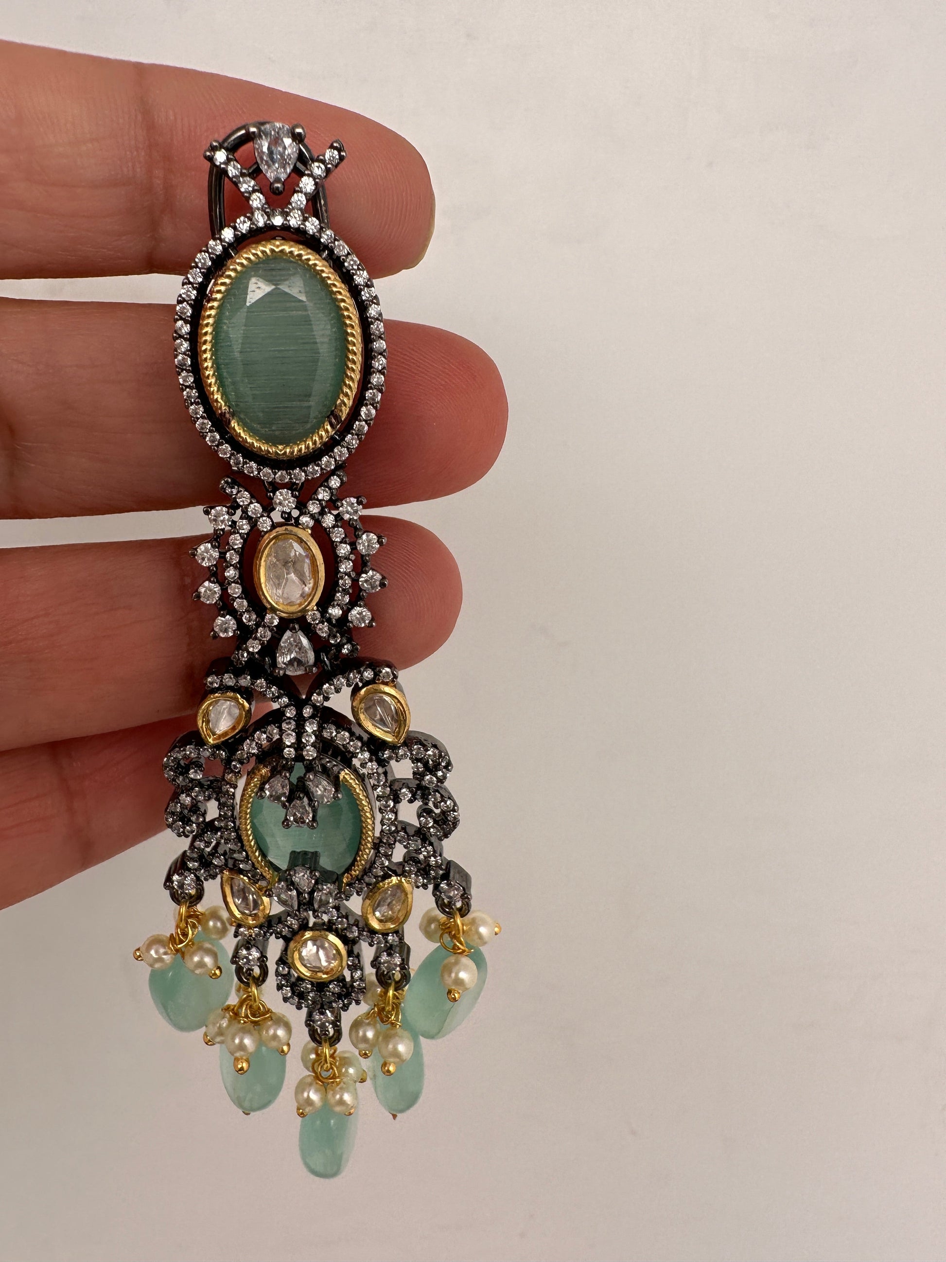 Moissanite Kundan Victorian Finish Color Stone Color beads Choker - LightGreen