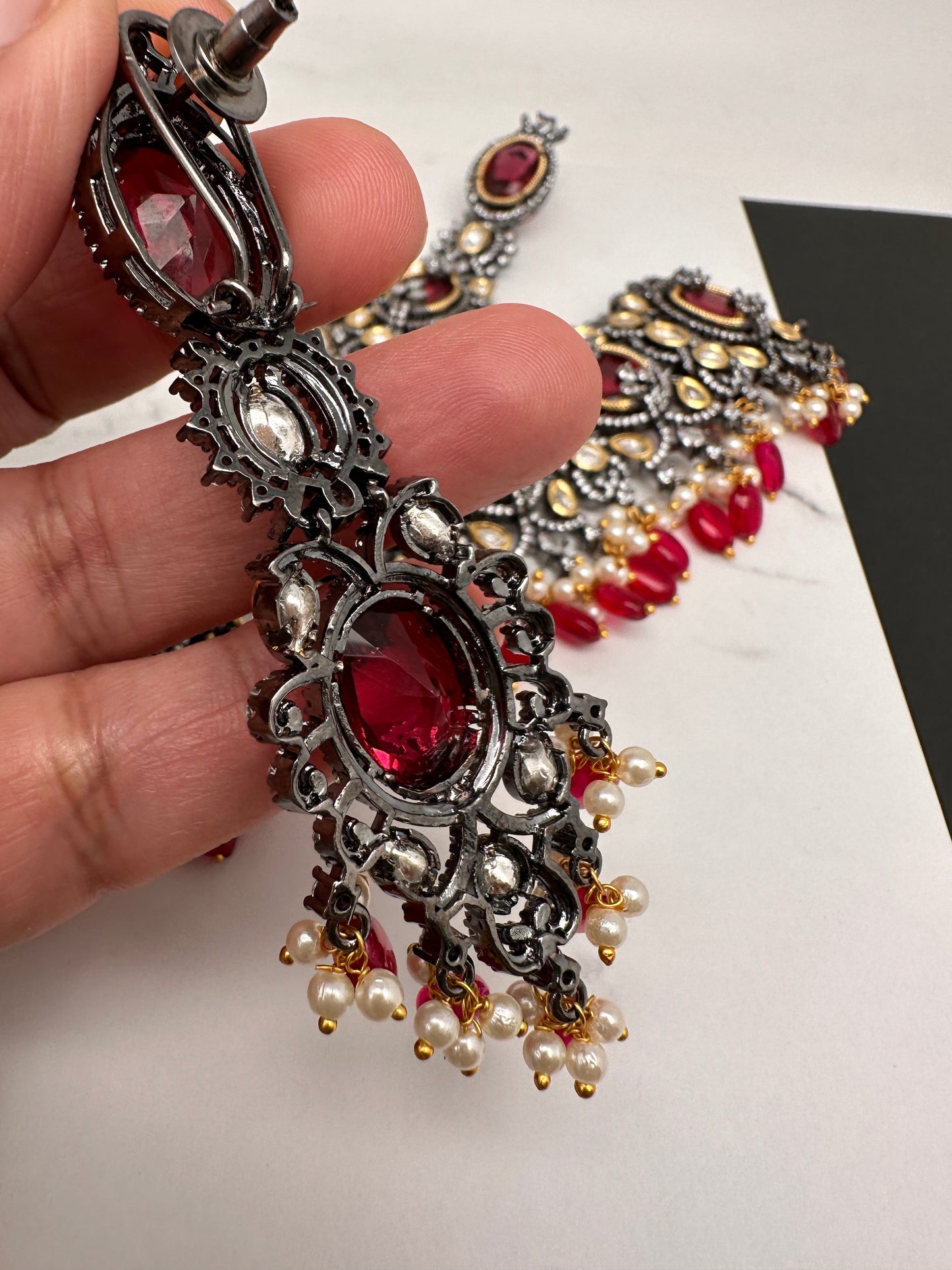 Moissanite Kundan Victorian Finish Color Stone Color beads Choker - Red