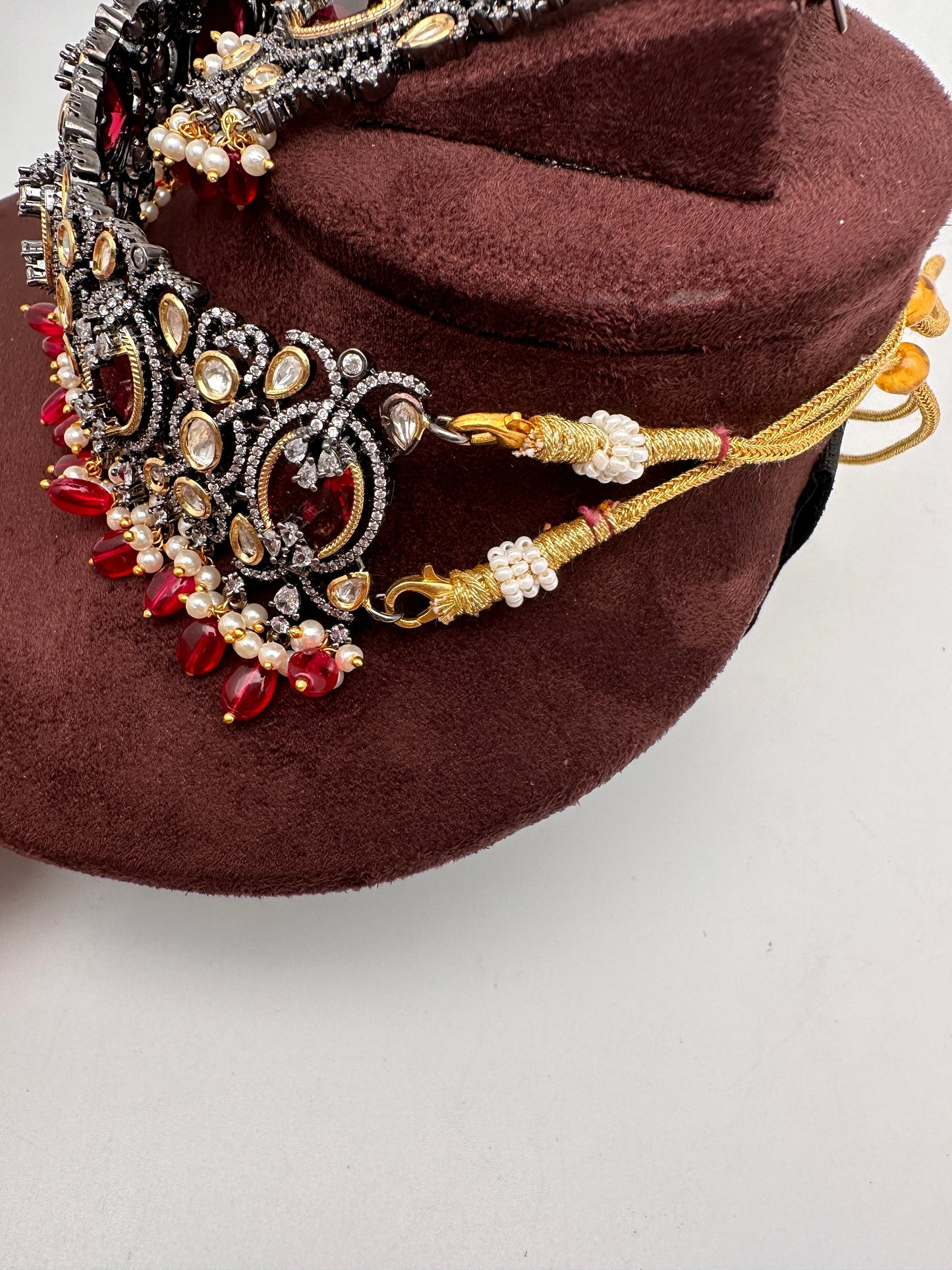 Moissanite Kundan Victorian Finish Color Stone Color beads Choker - Red