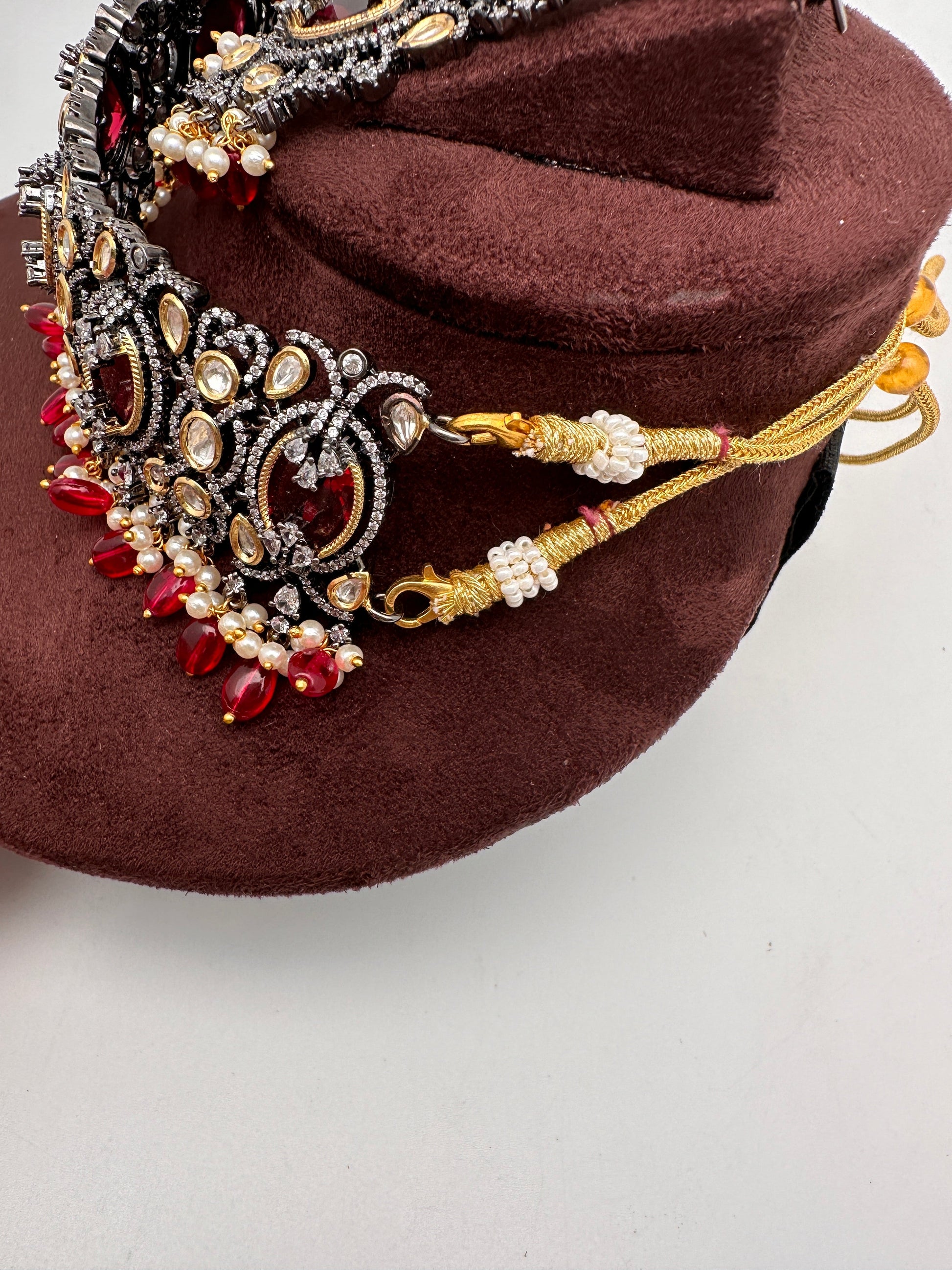 Moissanite Kundan Victorian Finish Color Stone Color beads Choker - Red