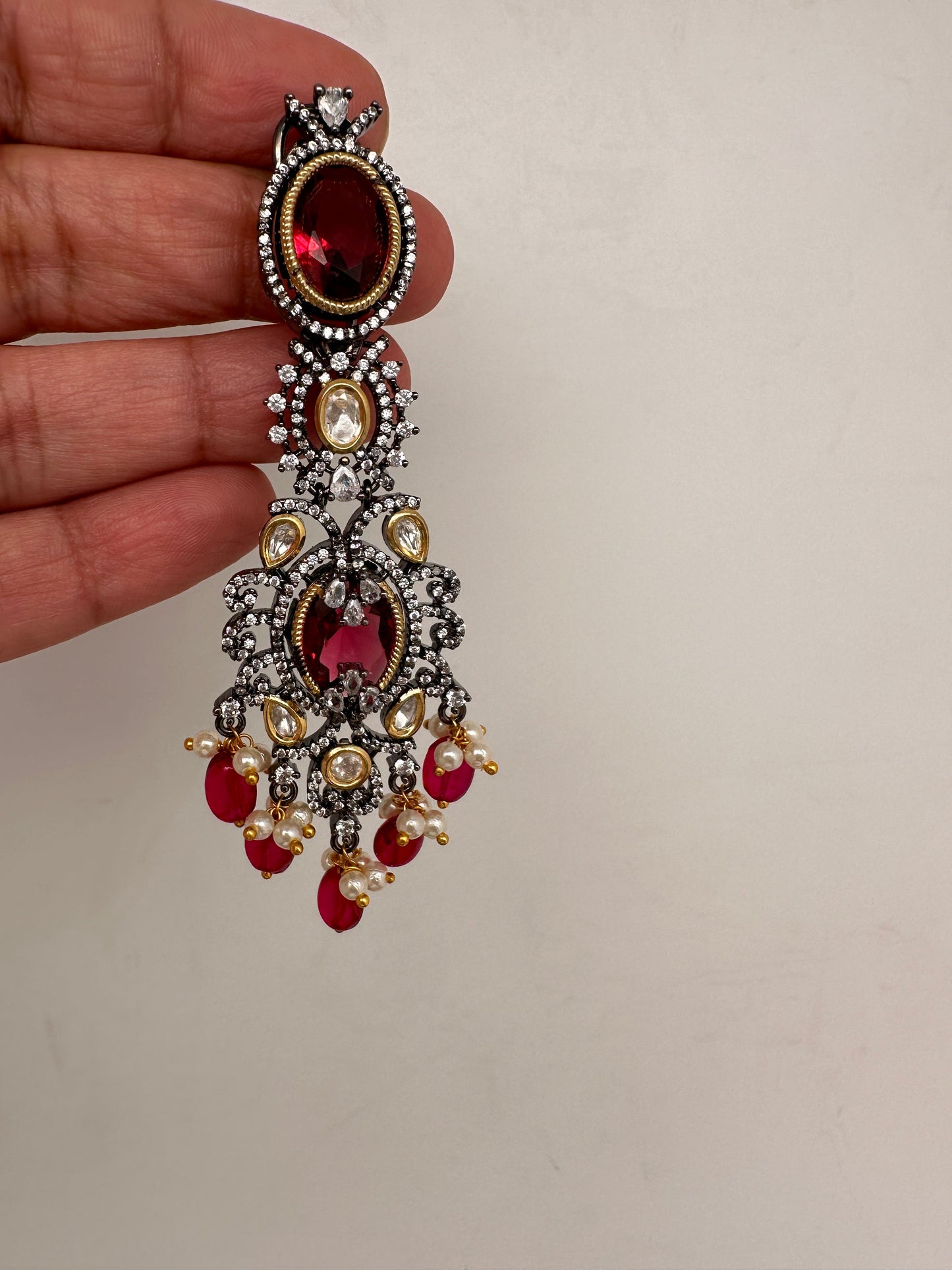 Moissanite Kundan Victorian Finish Color Stone Color beads Choker - Red
