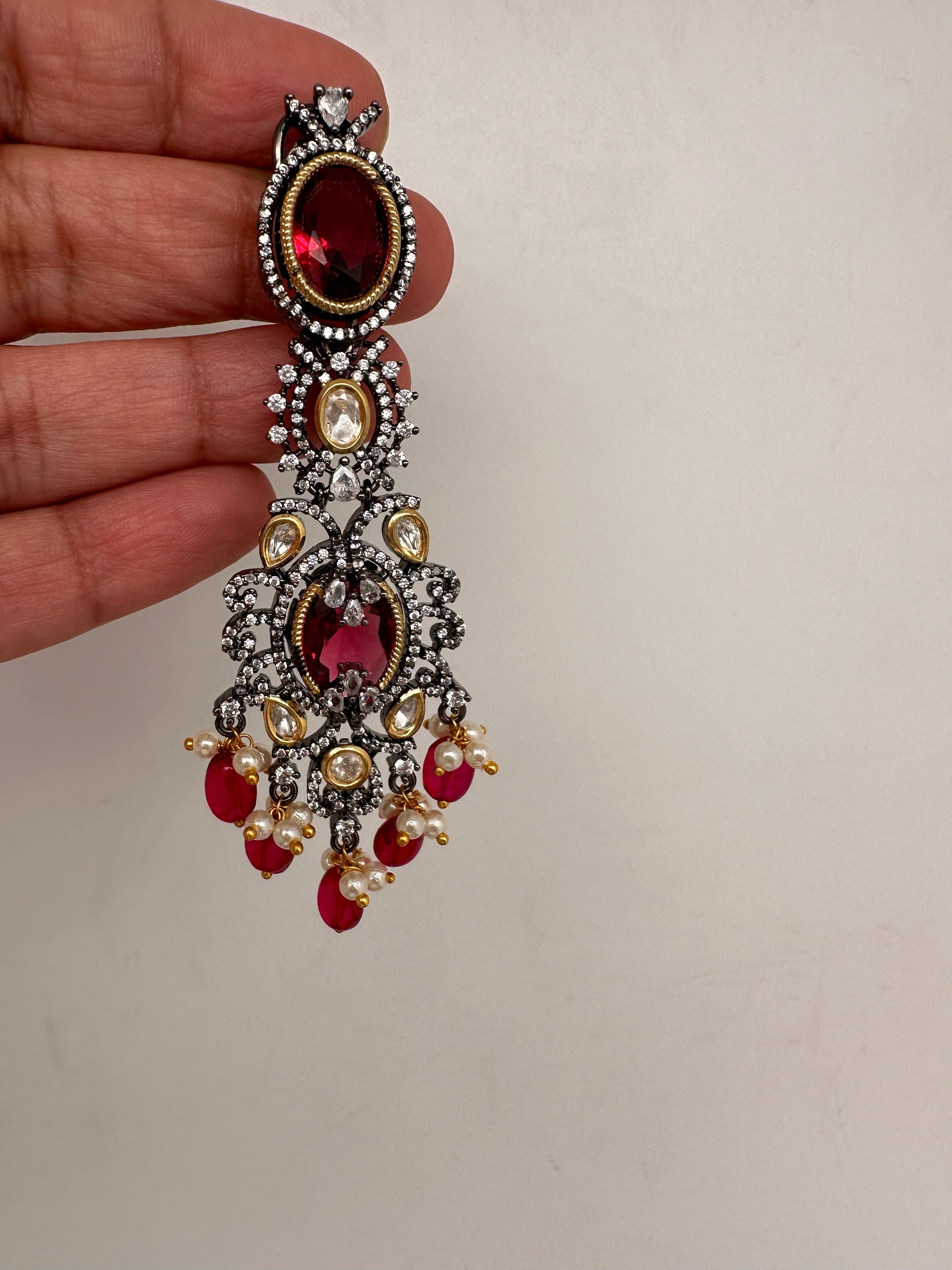 Moissanite Kundan Victorian Finish Color Stone Color beads Choker - Red