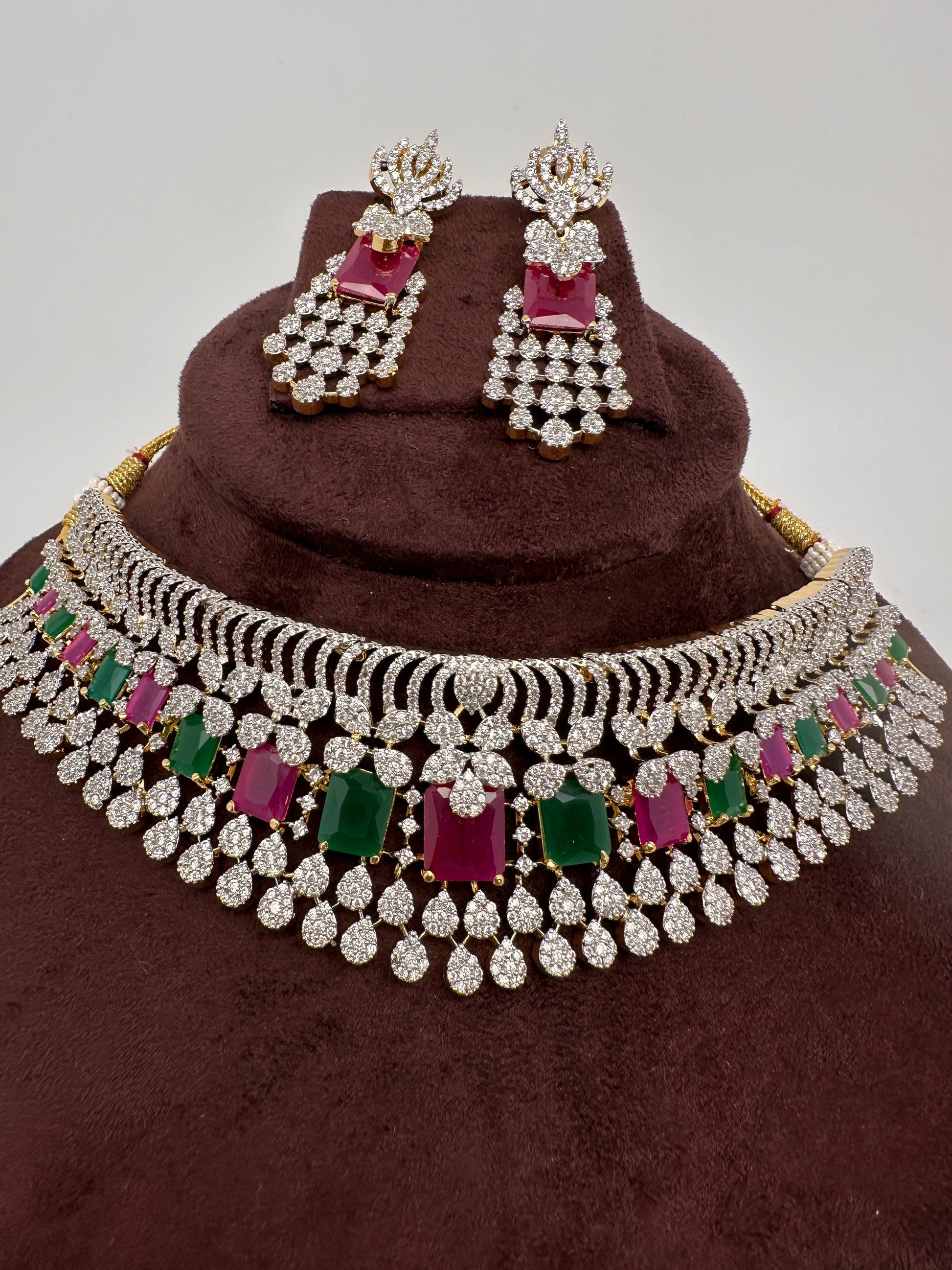AD Color Stone Choker - white