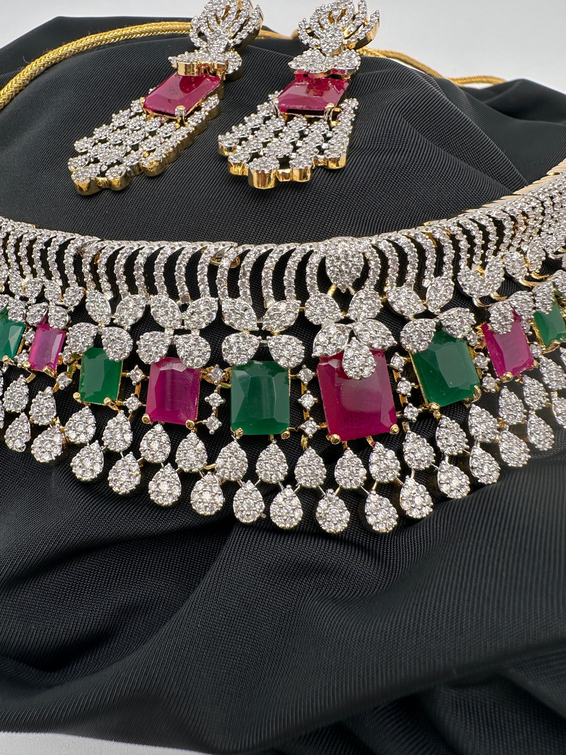 AD Color Stone Choker - white